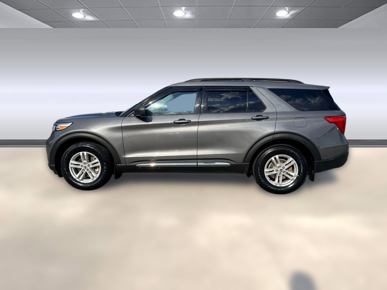 2021 Ford Explorer XLT photo 2