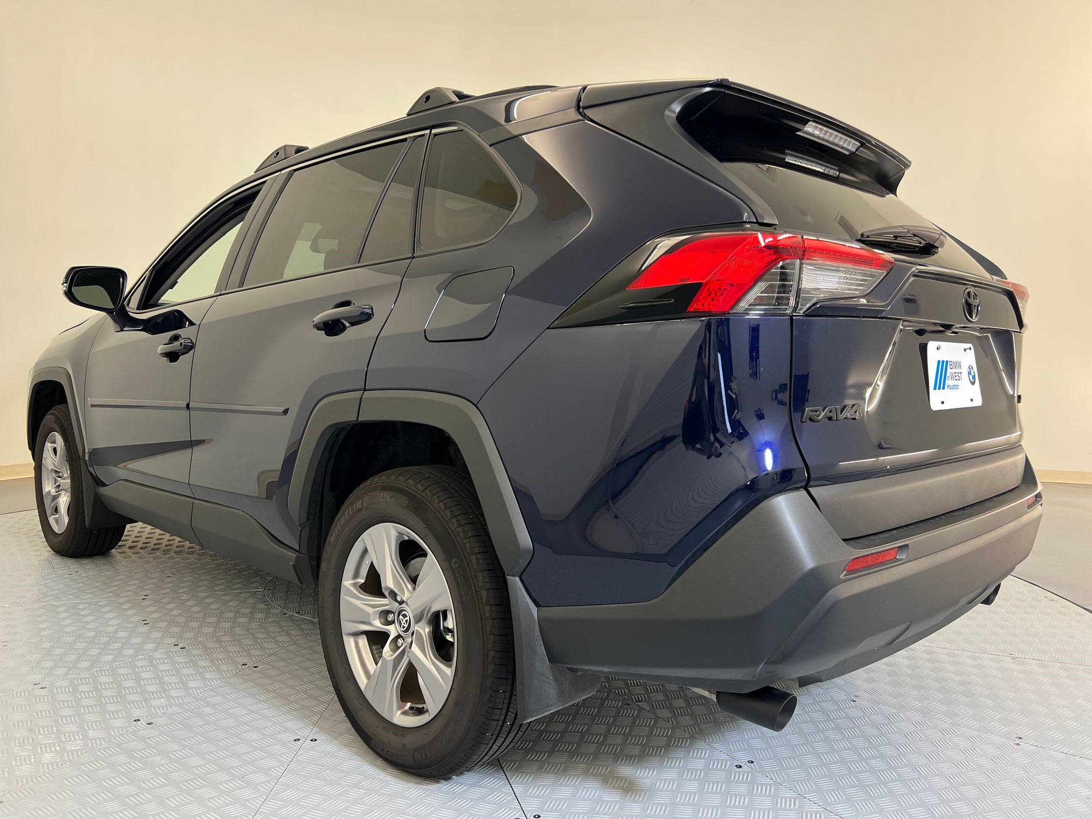 2025 Toyota RAV4 XLE photo 2
