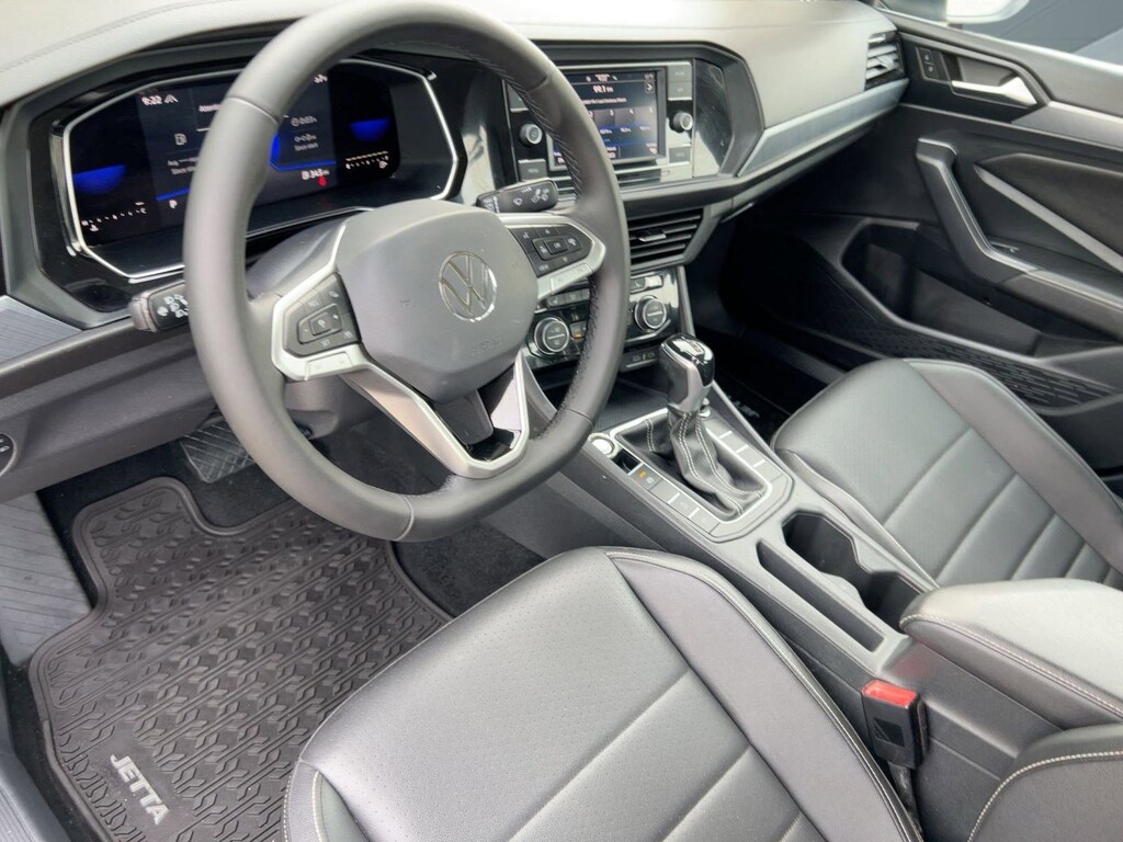 Used 2022 Volkswagen Jetta SE Sedan