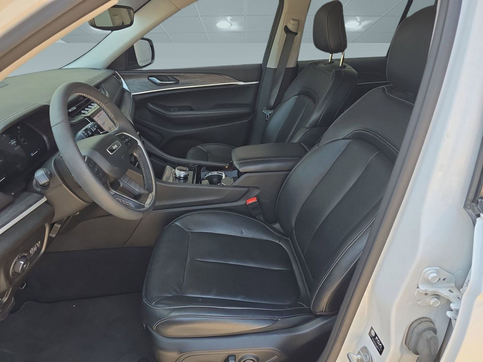 2023 Jeep Grand Cherokee Limited photo 3