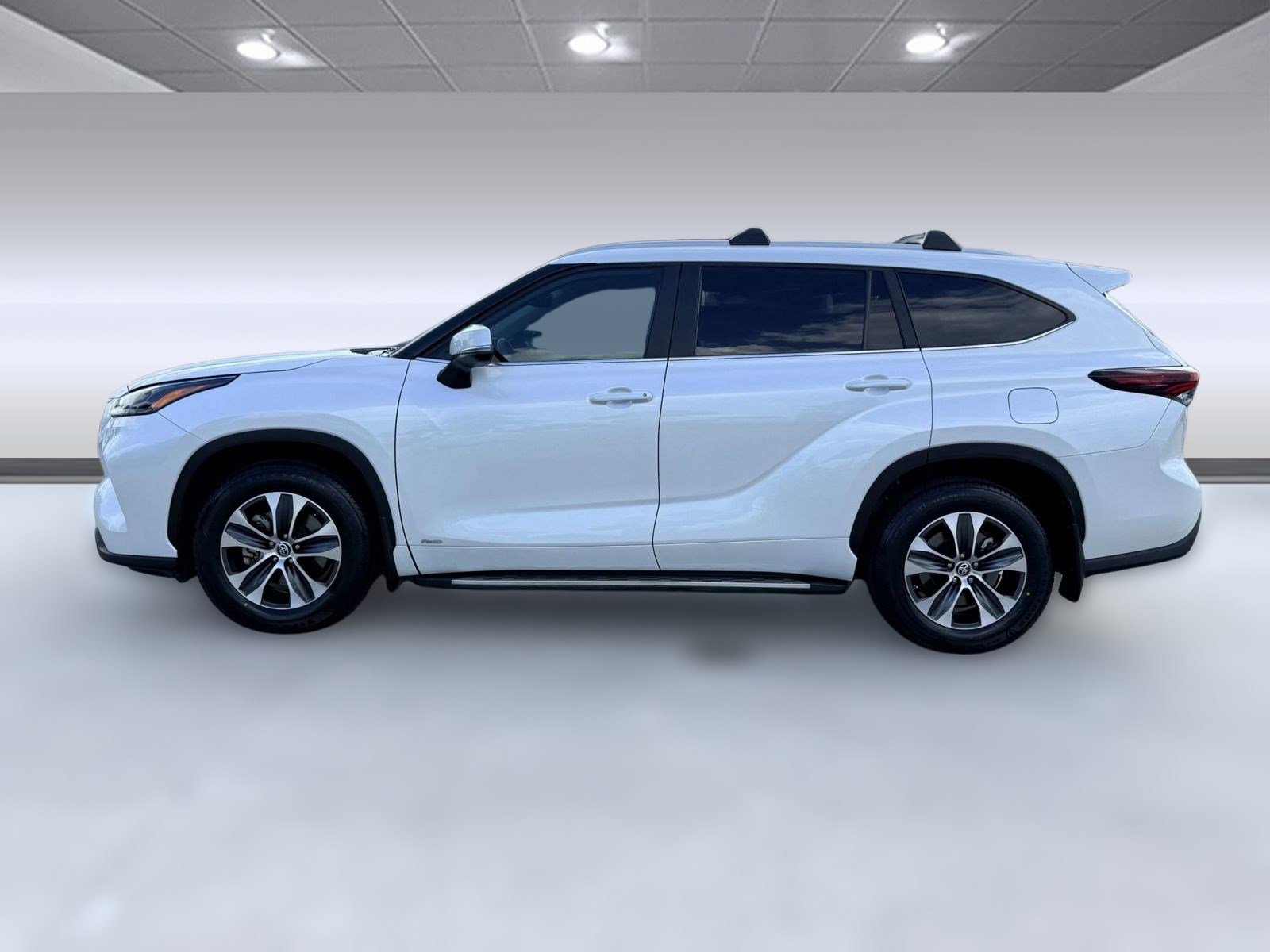 2024 Toyota Highlander Hybrid XLE photo 2