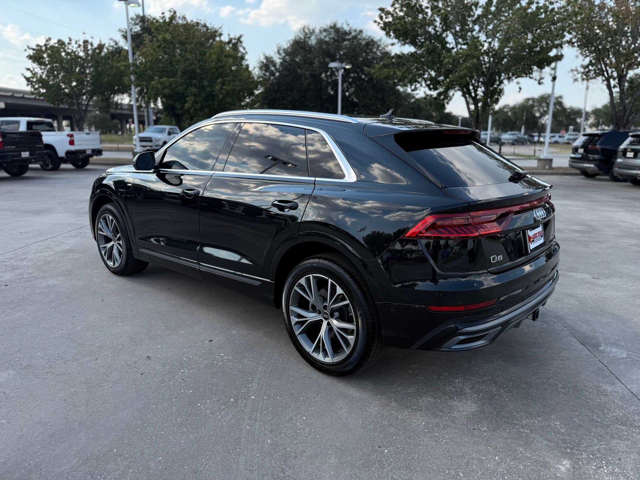2023 Audi Q8 55 Premium Plus photo 3