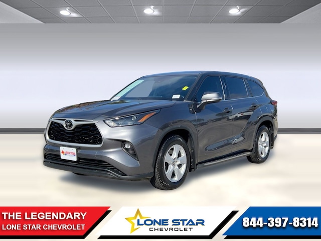 Used 2022 Toyota Highlander LE SUV for sale in Houston