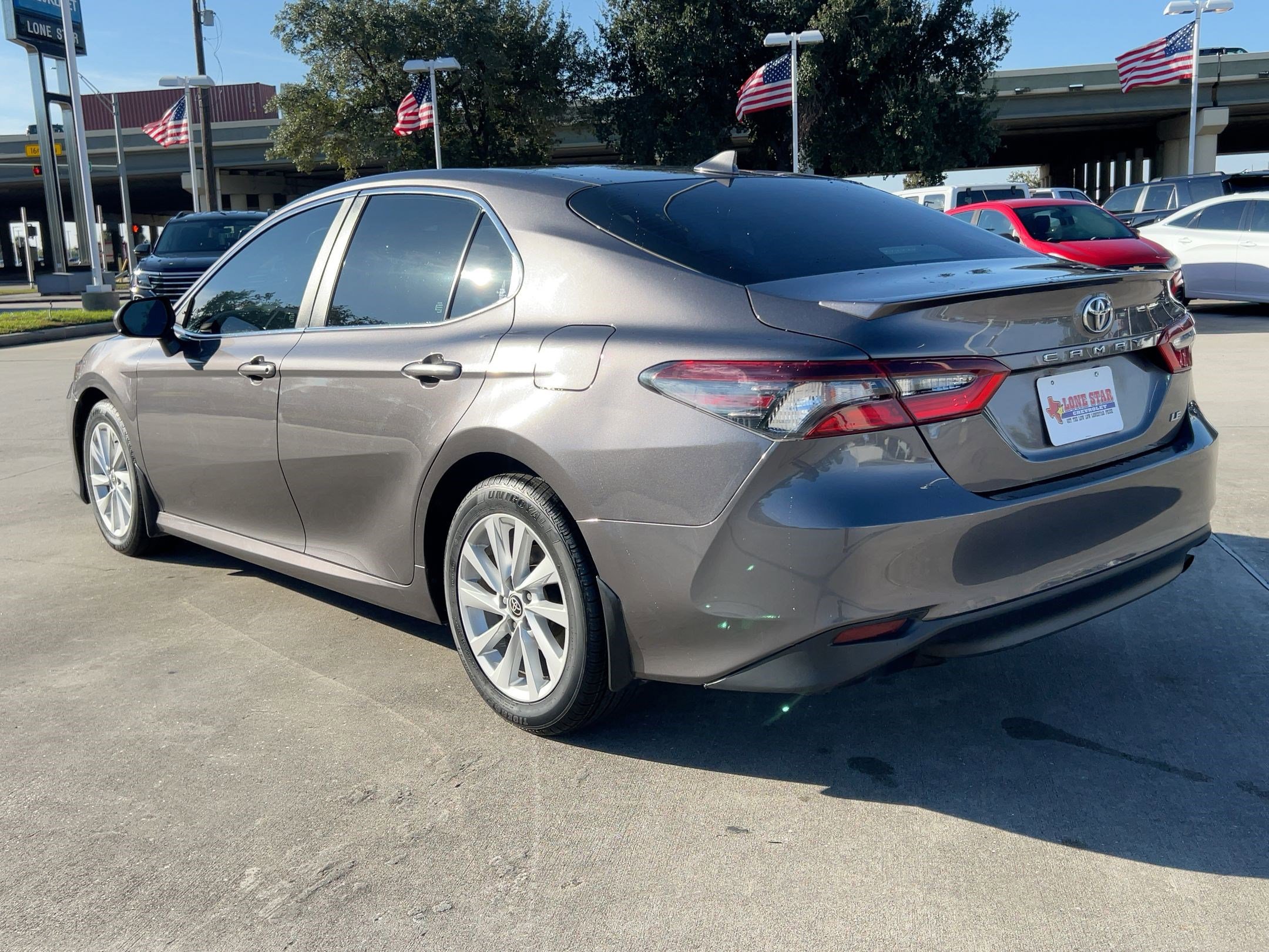 2023 Toyota Camry LE photo 3