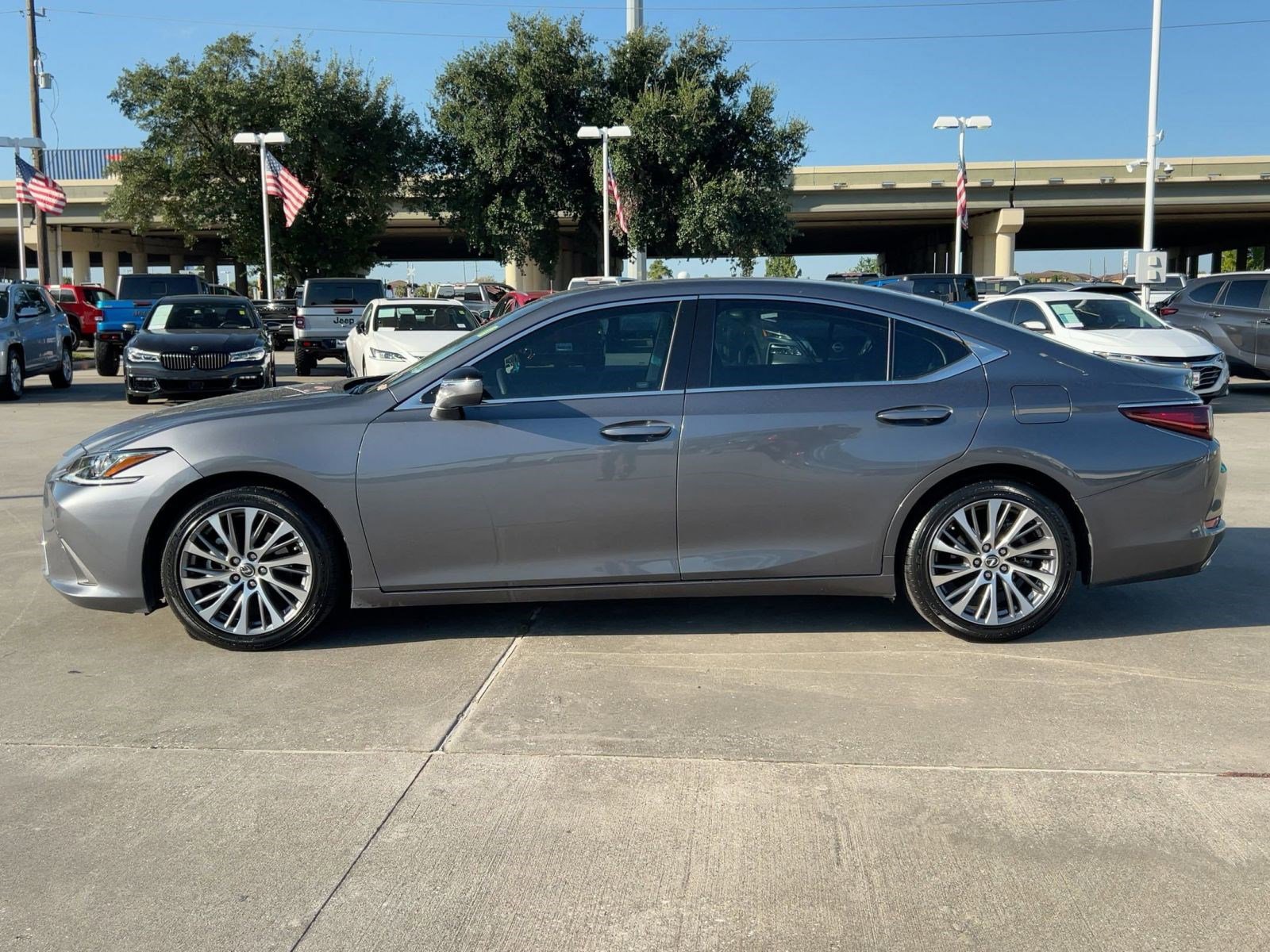2019 Lexus ES 350 photo 2