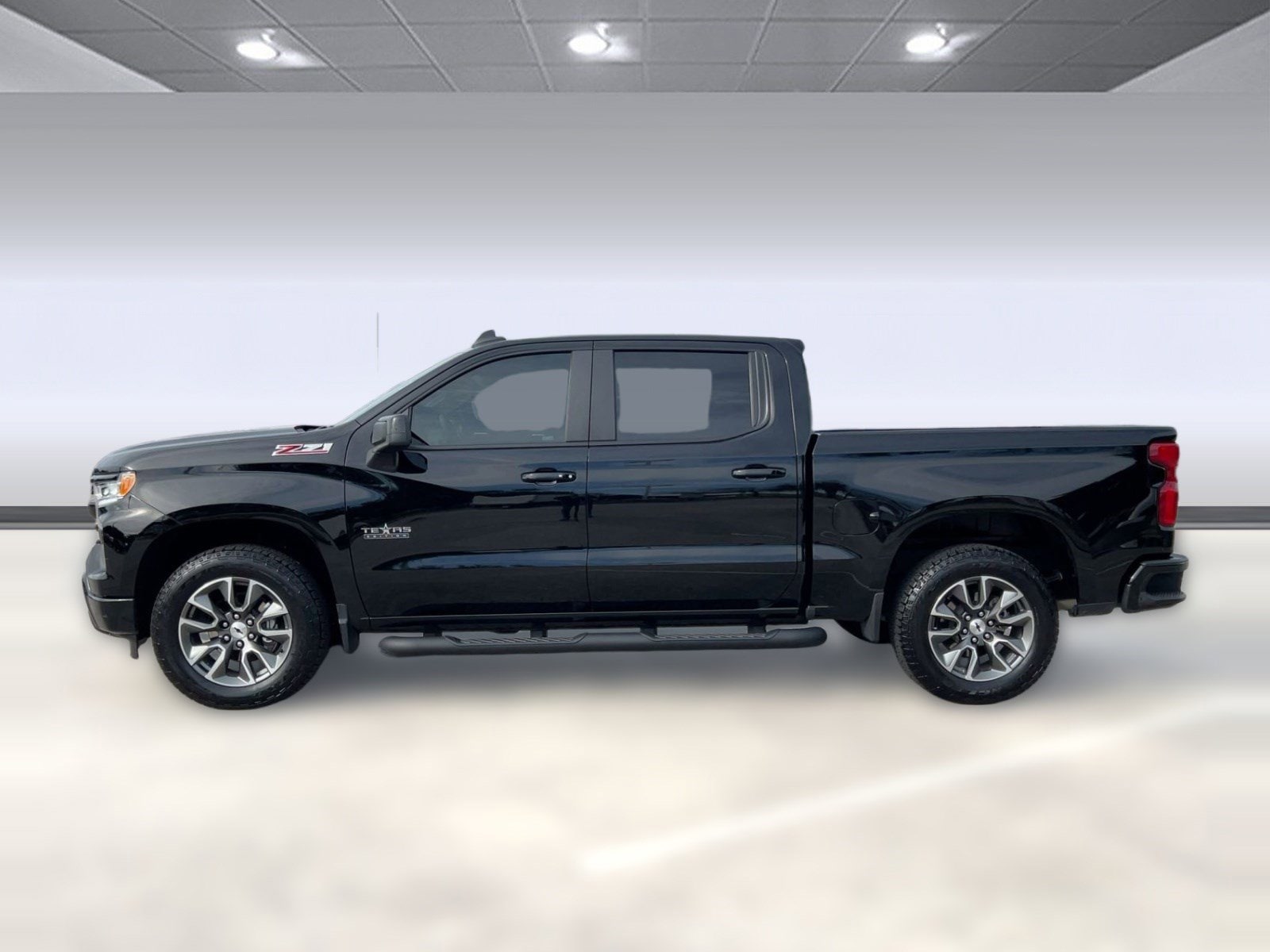2025 Chevrolet Silverado 1500 - Image 2