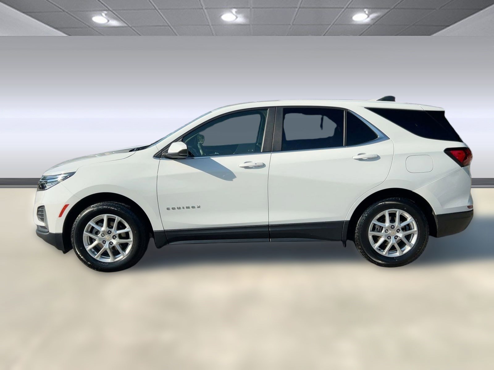 2023 Chevrolet Equinox LT photo 2