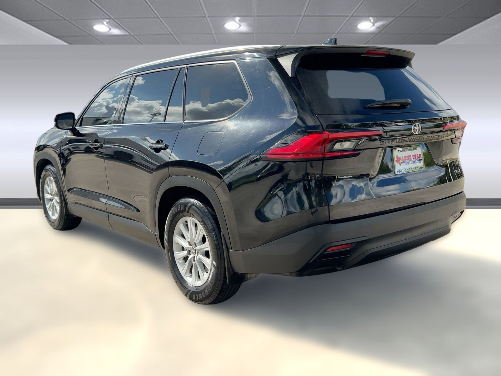 2024 Toyota Grand Highlander XLE photo 3