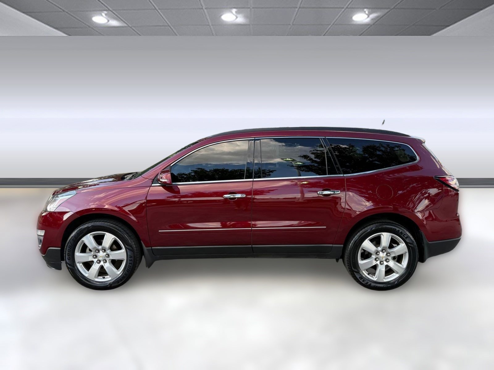 2017 Chevrolet Traverse Premier photo 2