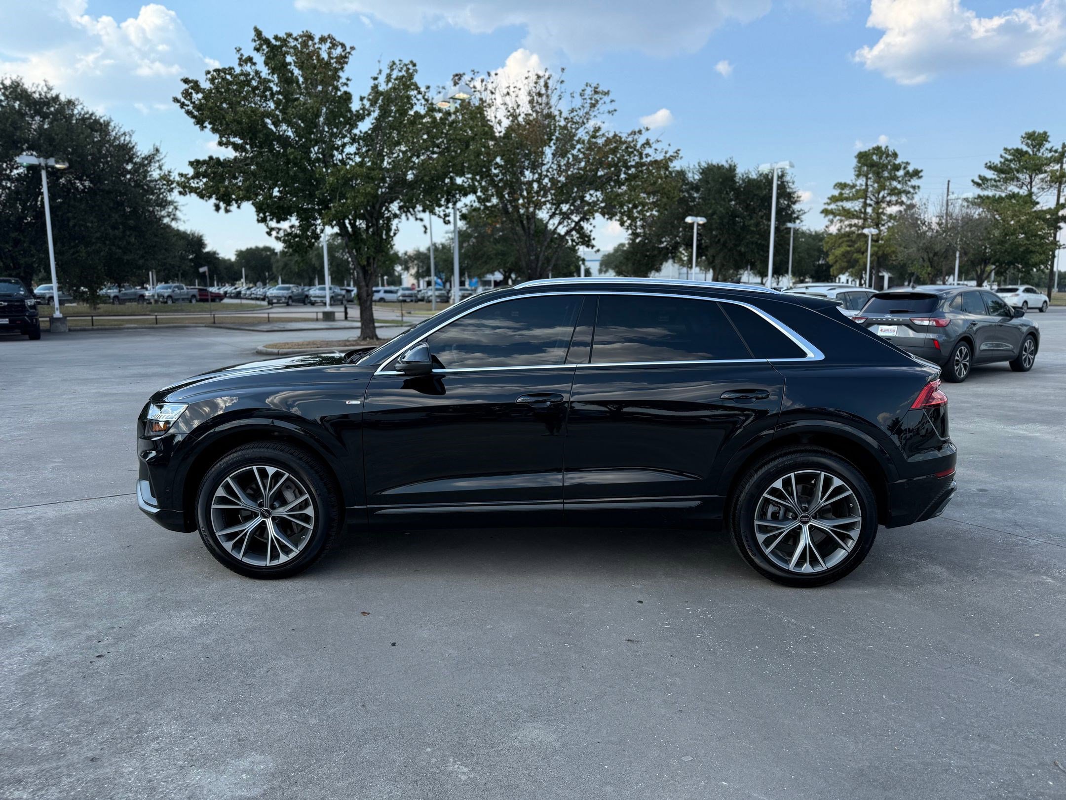 2023 Audi Q8 55 Premium Plus photo 2