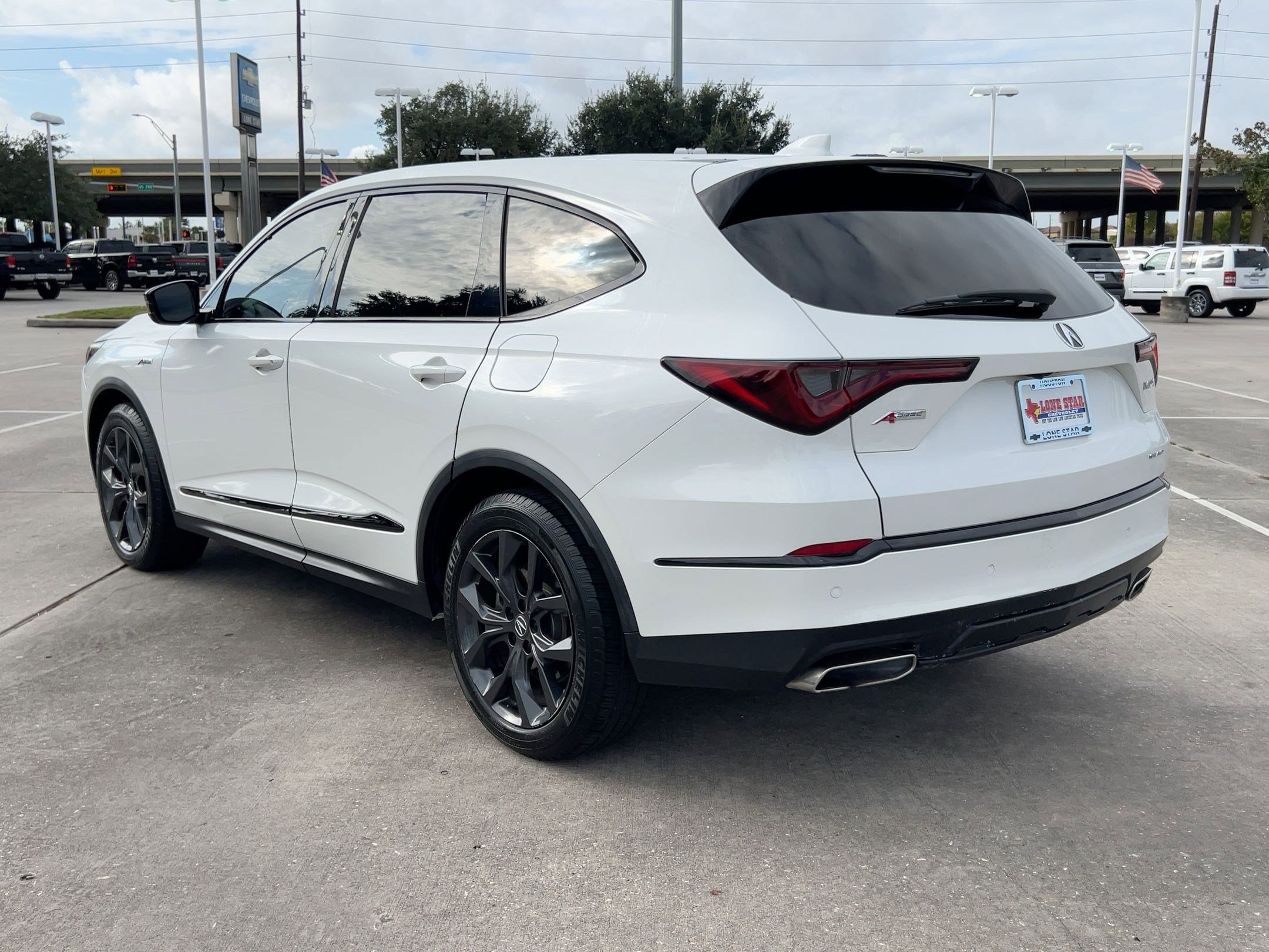2022 Acura MDX A-Spec photo 3