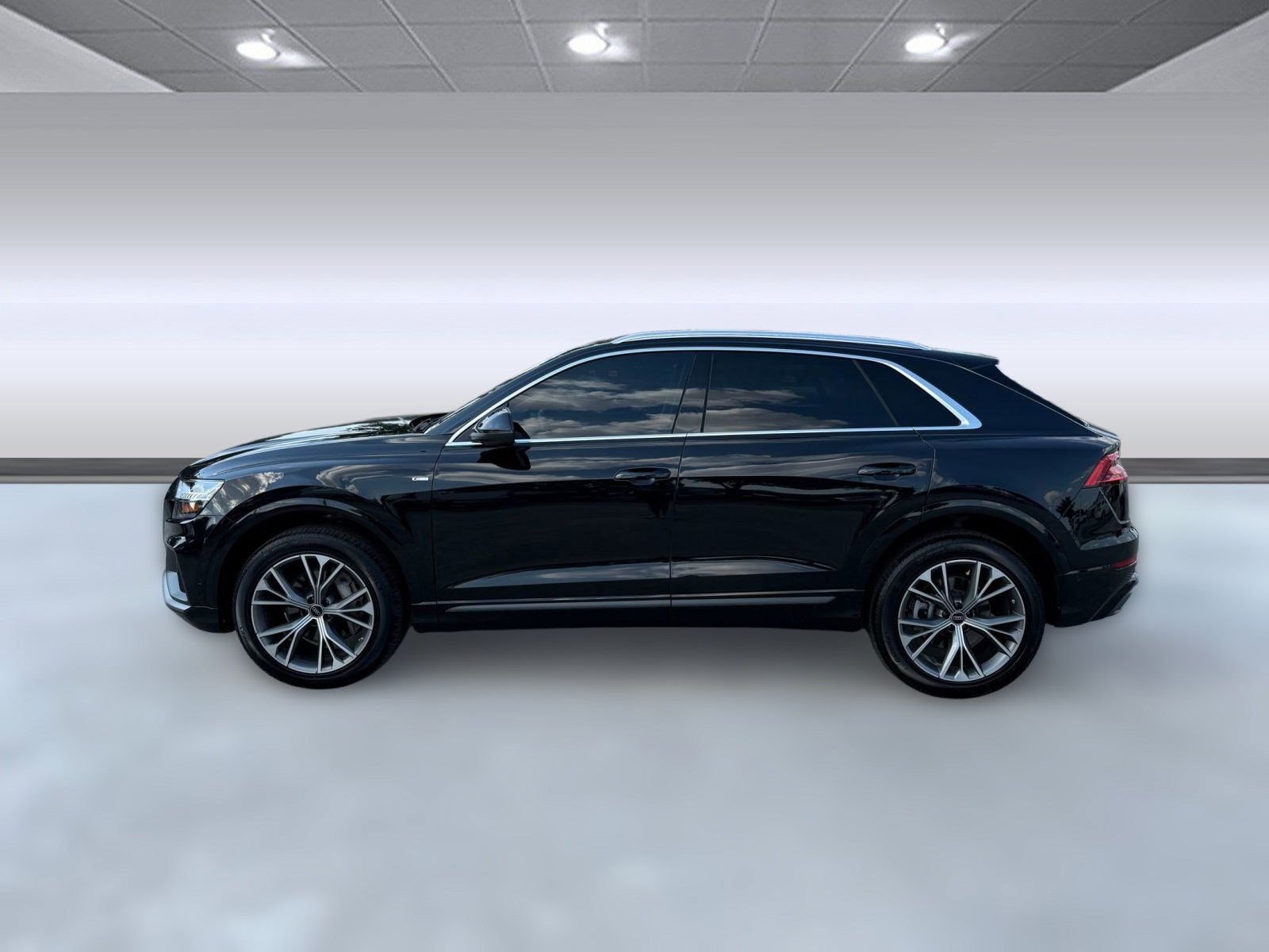 2023 Audi Q8 55 Premium Plus photo 2