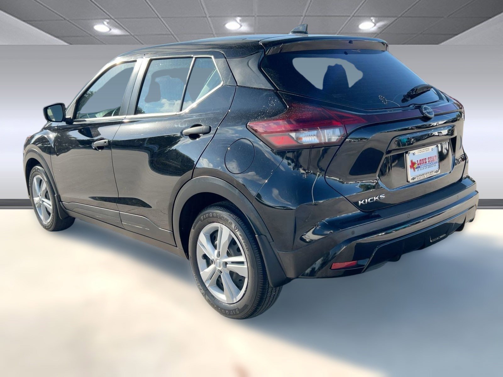 2022 Nissan Kicks S photo 3