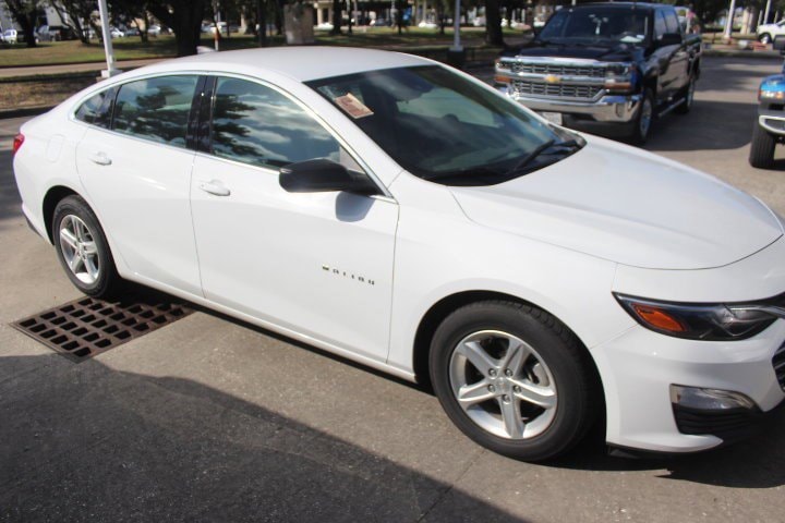 1G1ZB5ST8PF250088