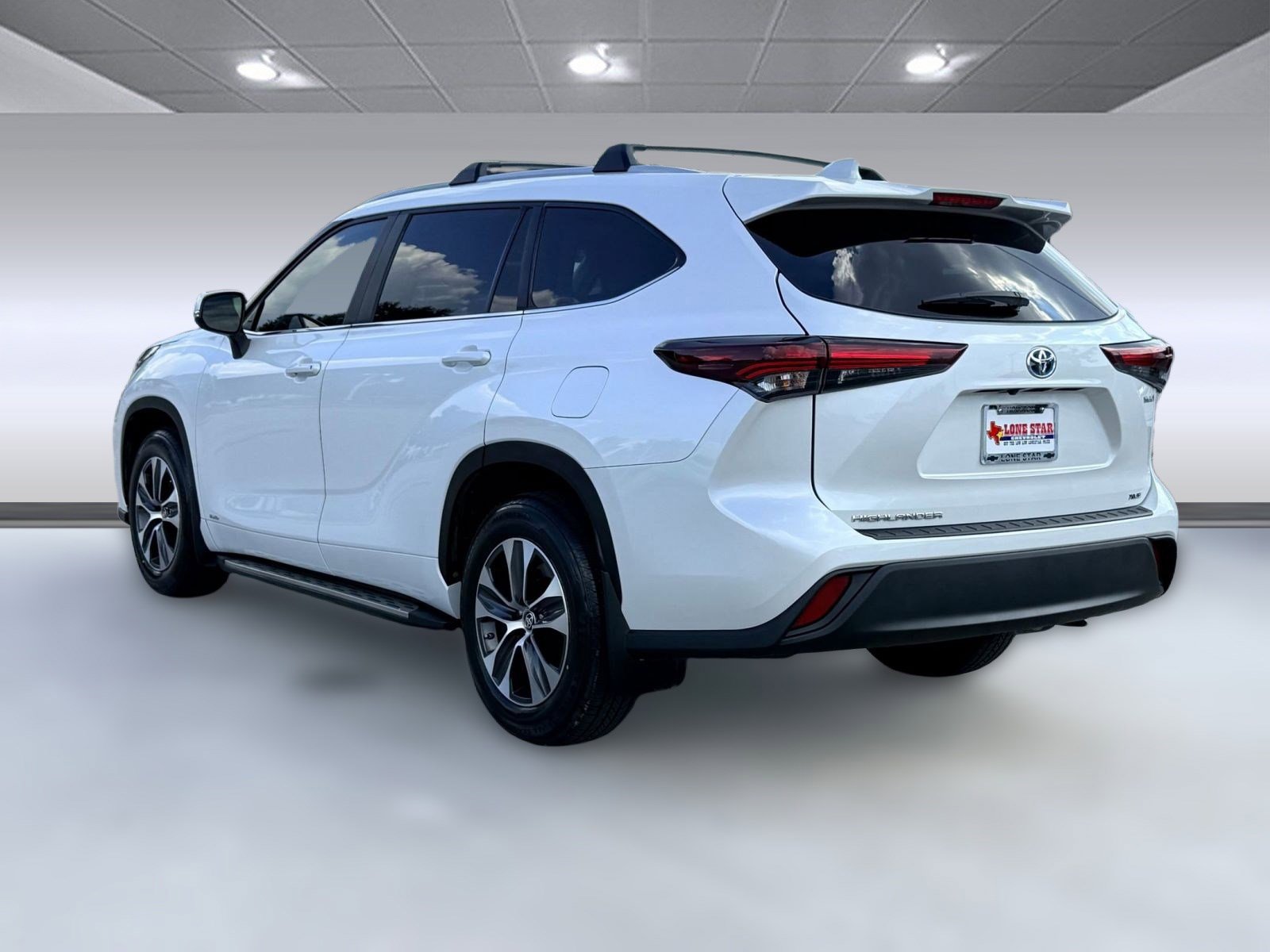 2024 Toyota Highlander Hybrid XLE photo 3