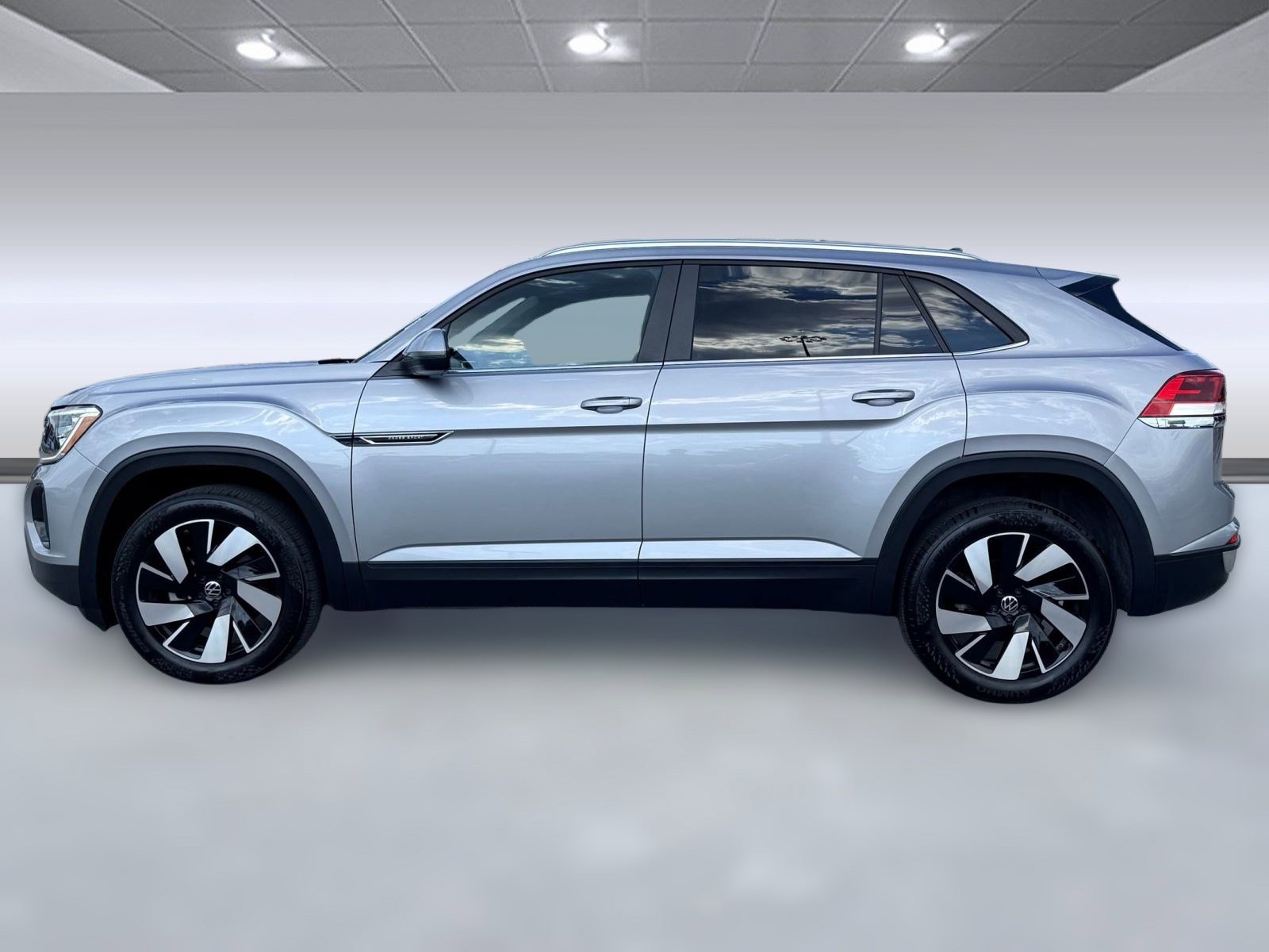 2024 Volkswagen Atlas Cross Sport SE Technology photo 2