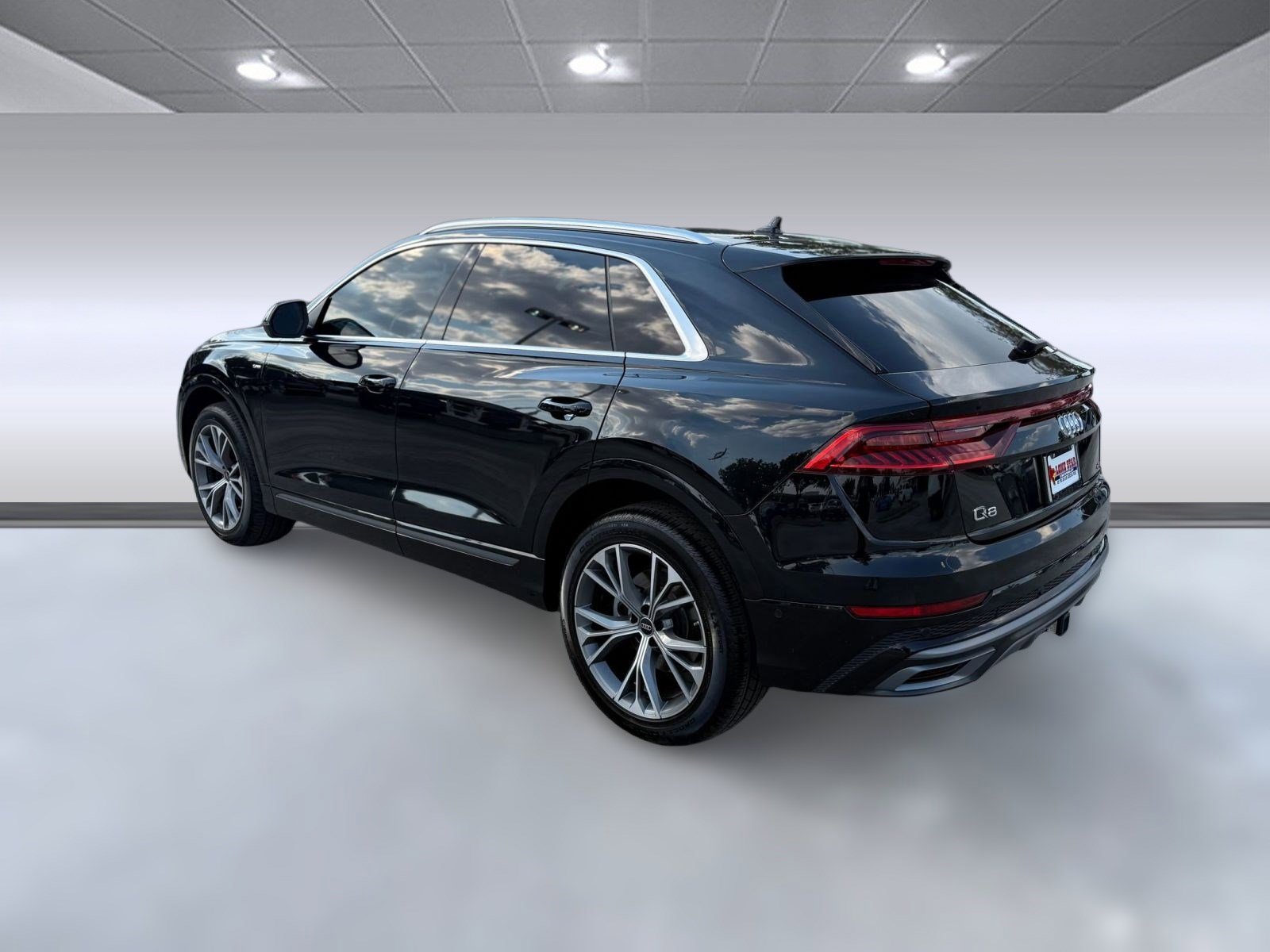 2023 Audi Q8 55 Premium Plus photo 3