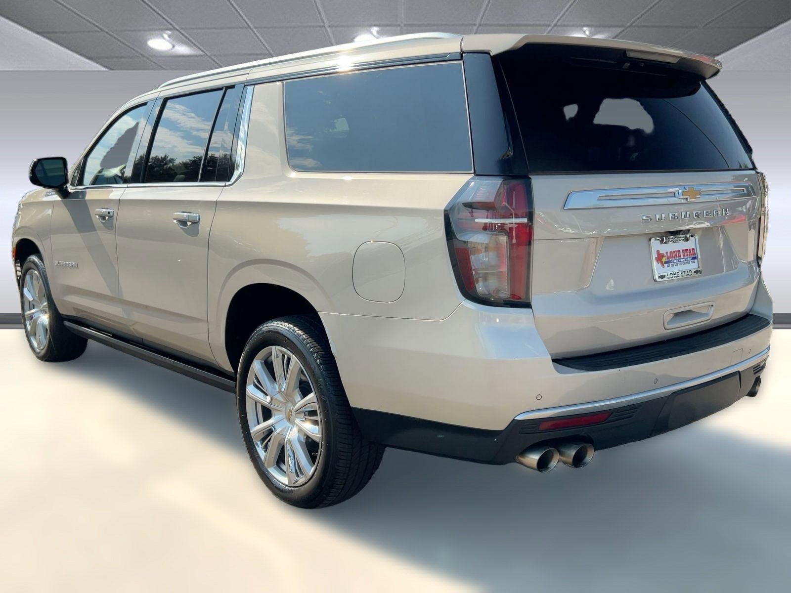 2023 Chevrolet Suburban High Country photo 3