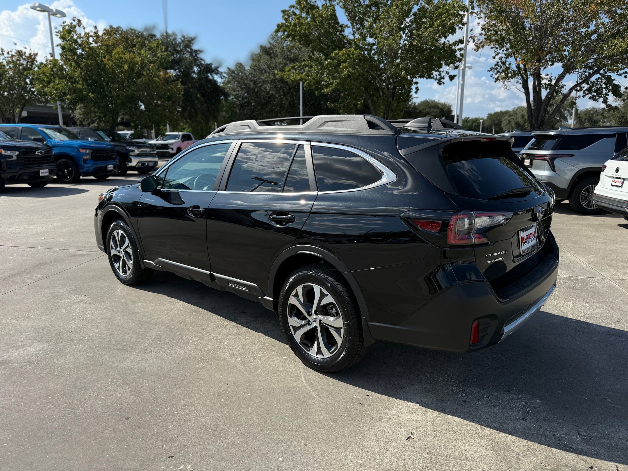 2020 Subaru Outback Limited photo 2