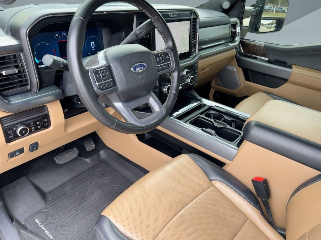 Used 2025 Ford F-350 LARIAT Truck Crew Cab