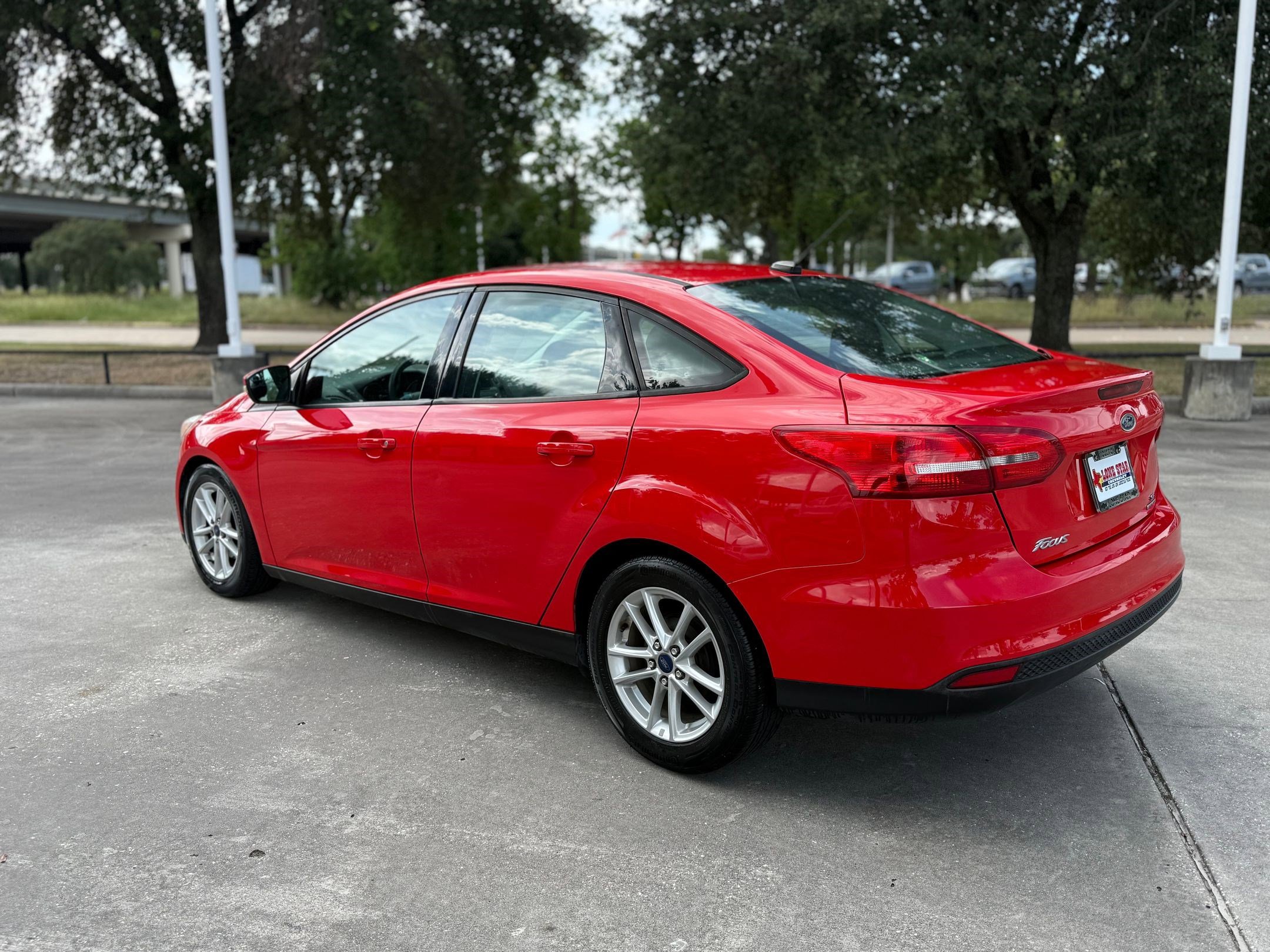 2016 Ford Focus SE photo 2