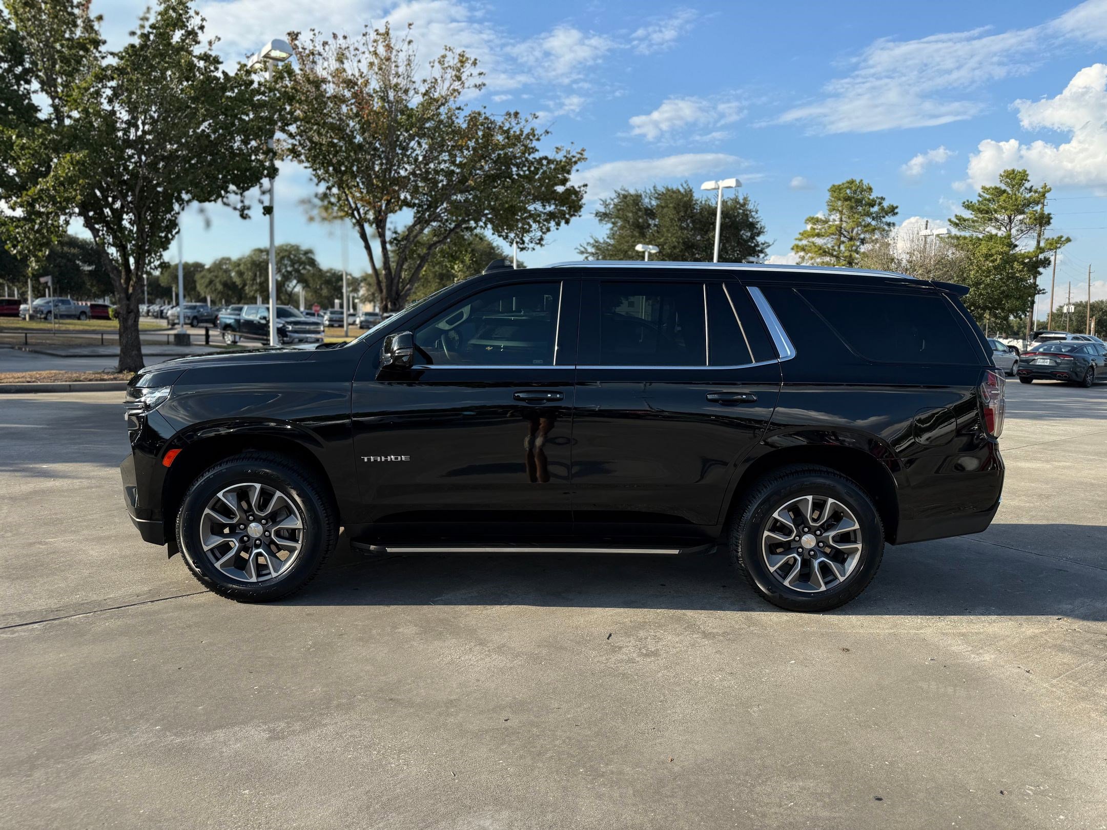 2024 Chevrolet Tahoe LT photo 2