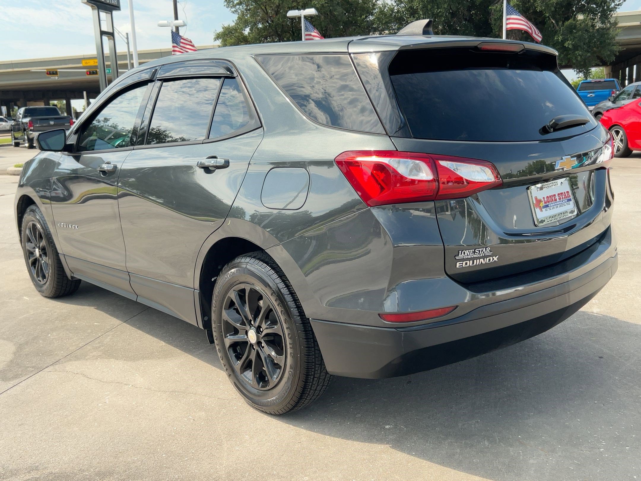 2019 Chevrolet Equinox LS photo 3