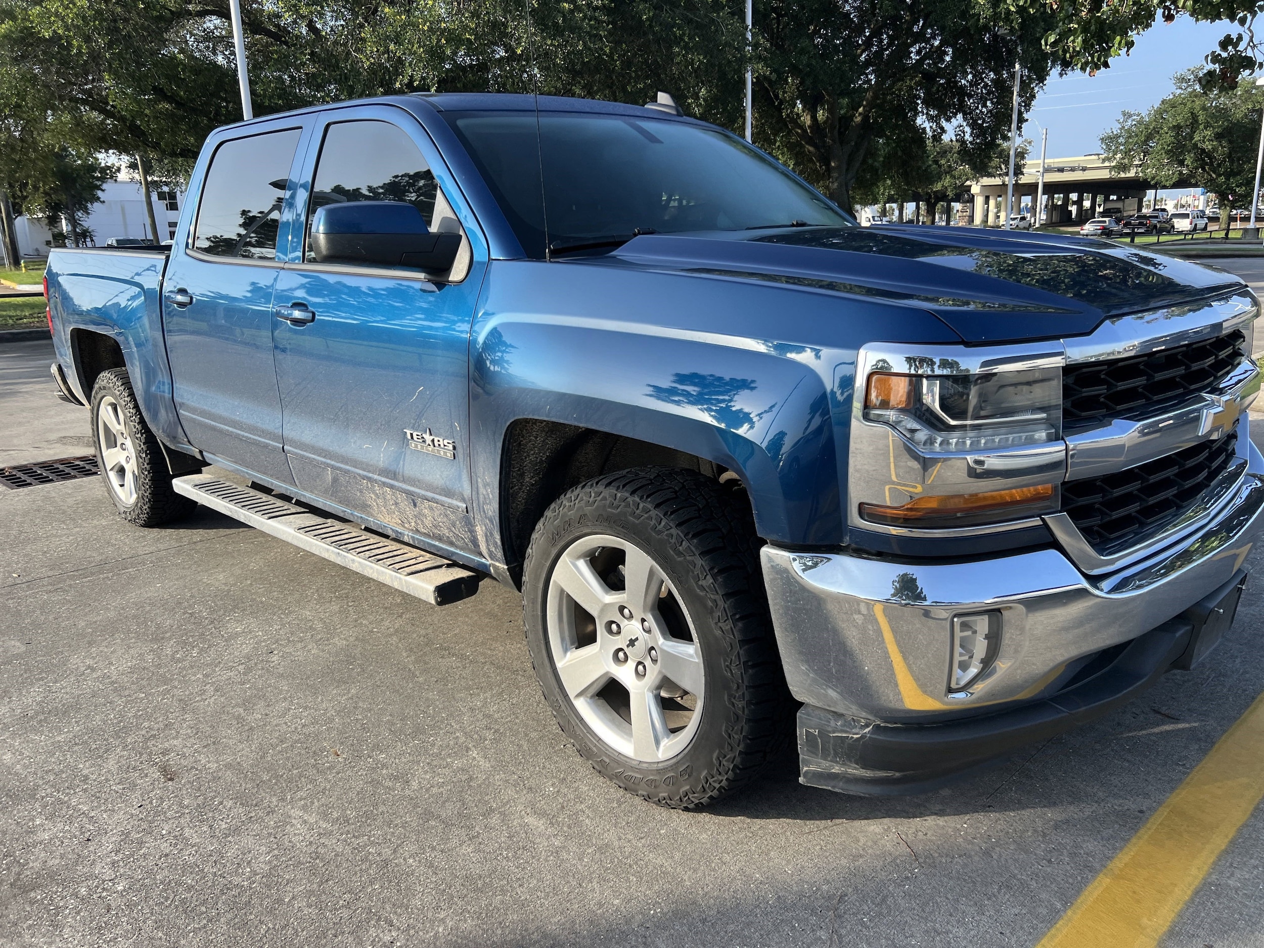 Used 2018 Chevrolet Silverado 1500 LT with VIN 3GCPCREC9JG548881 for sale in Baytown, TX