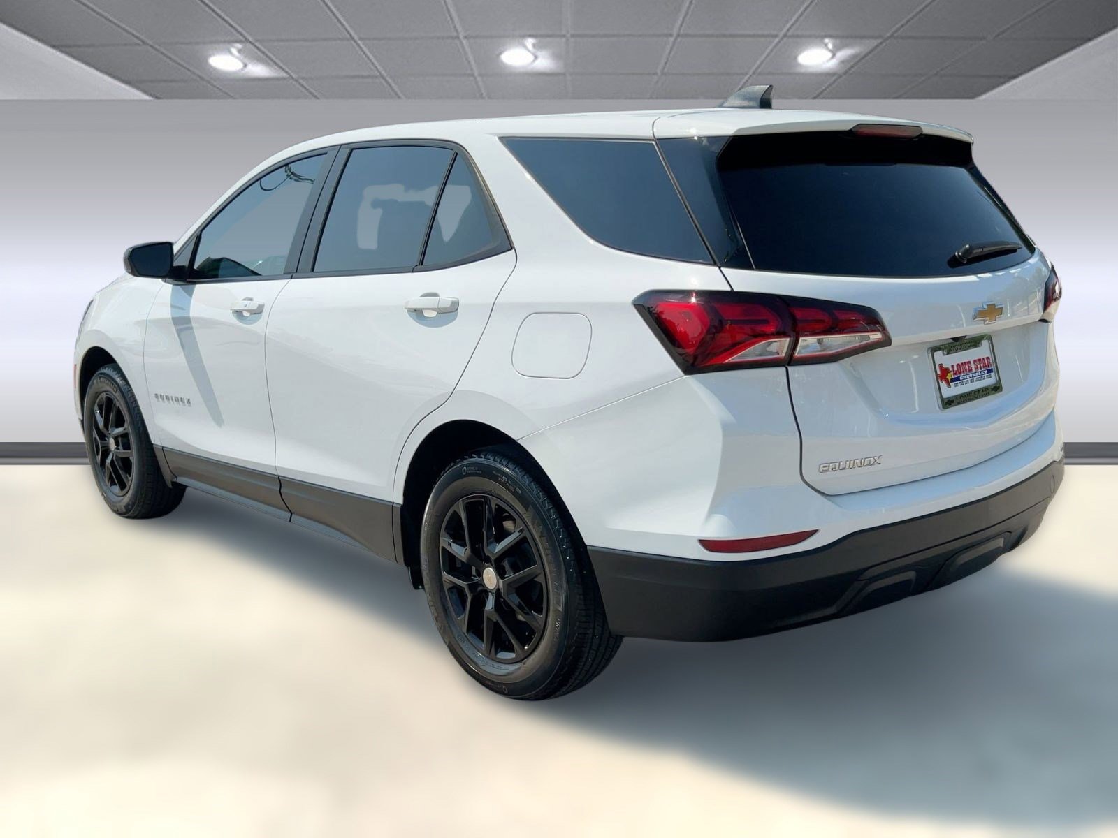 2023 Chevrolet Equinox LS photo 3