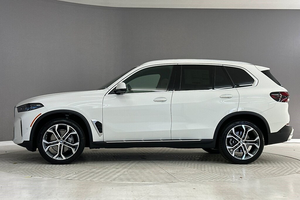 New 2026 BMW X5 sDrive40i SUV