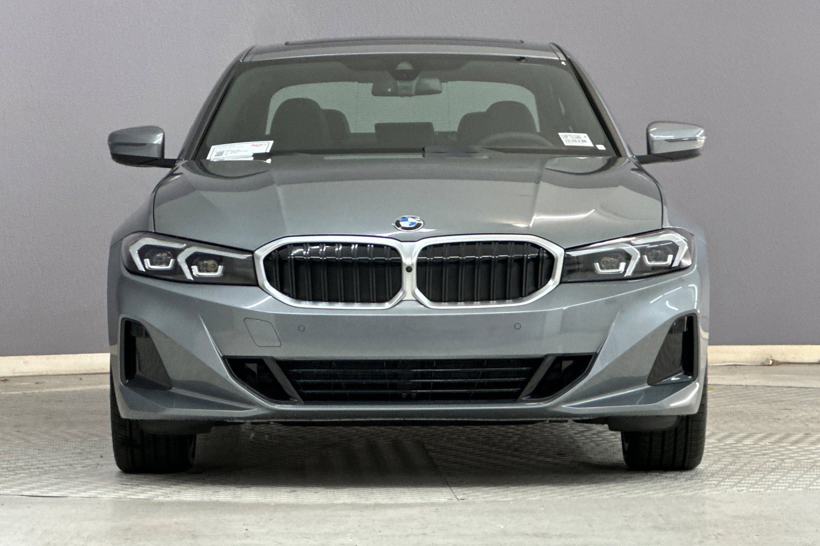 2025 BMW 330i photo 4
