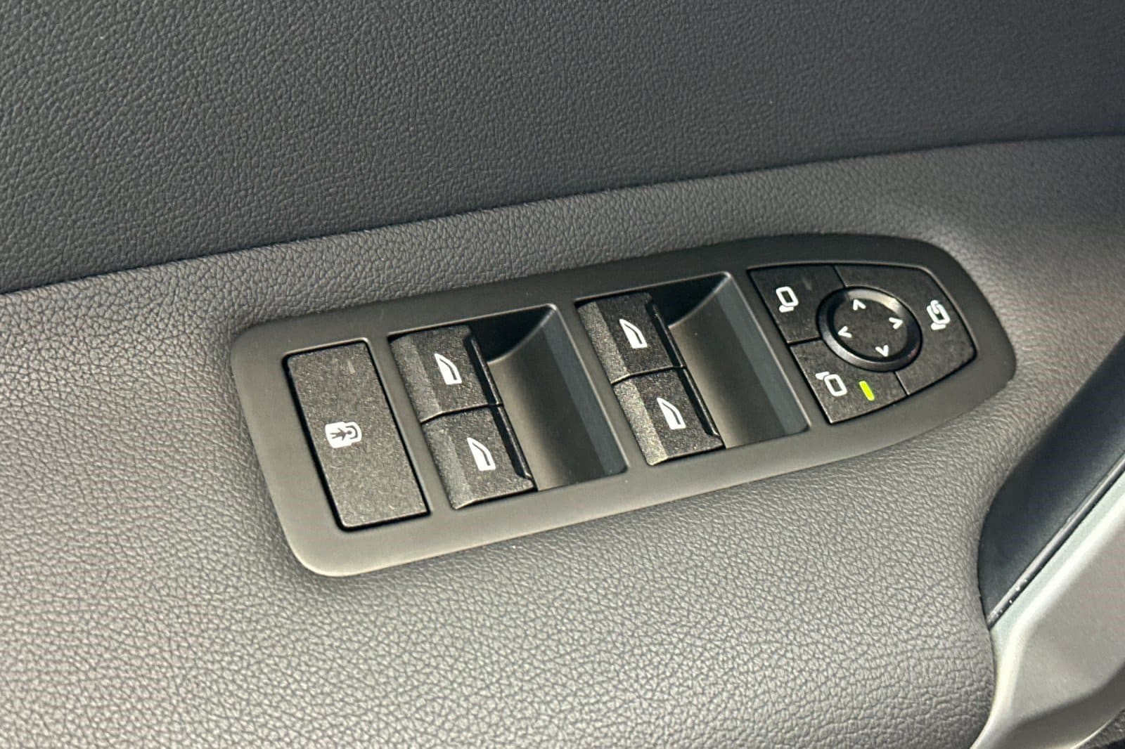 2026 BMW iX 45 - Photo 13
