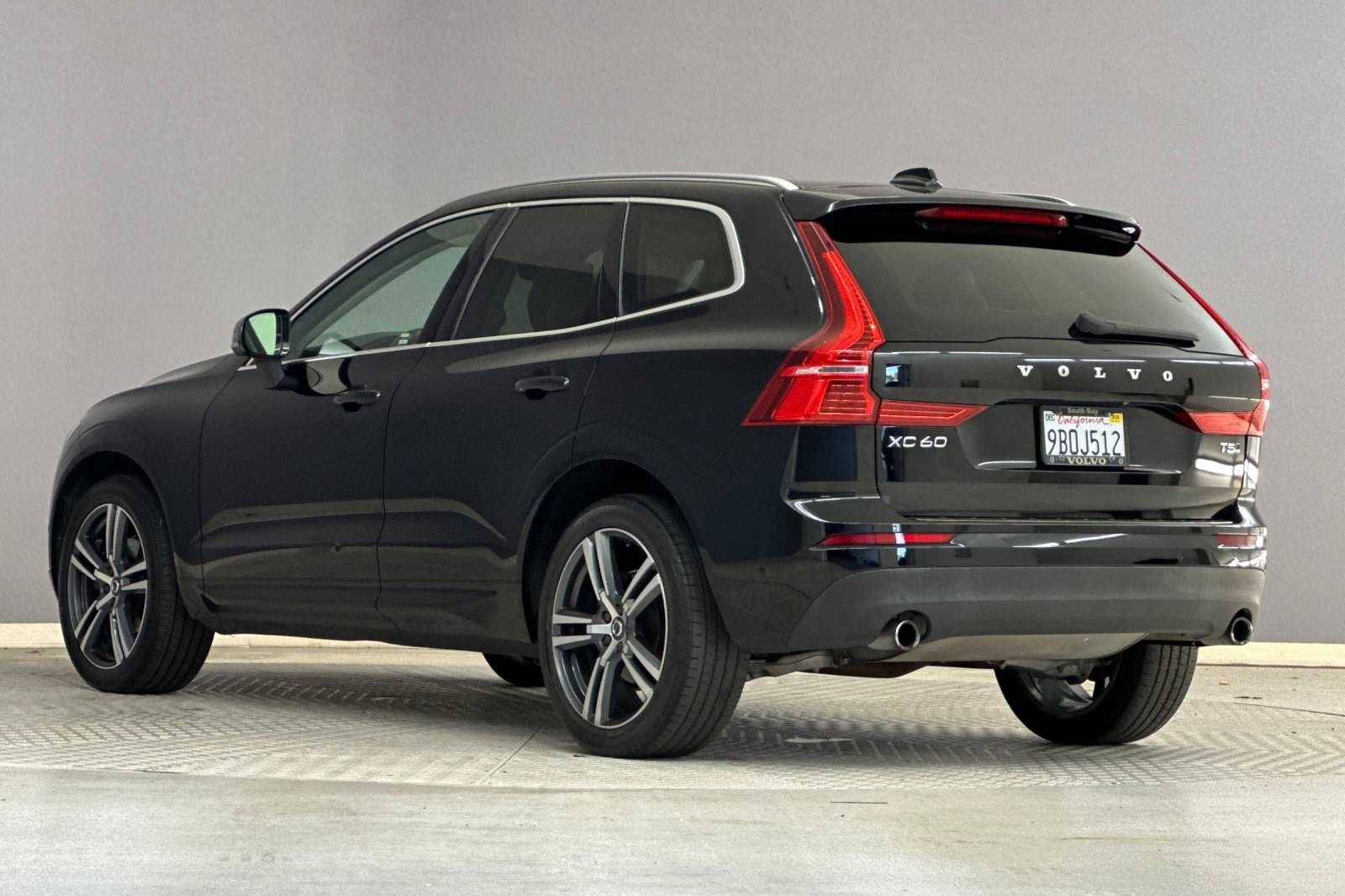 2019 Volvo XC60 T5 Momentum photo 3