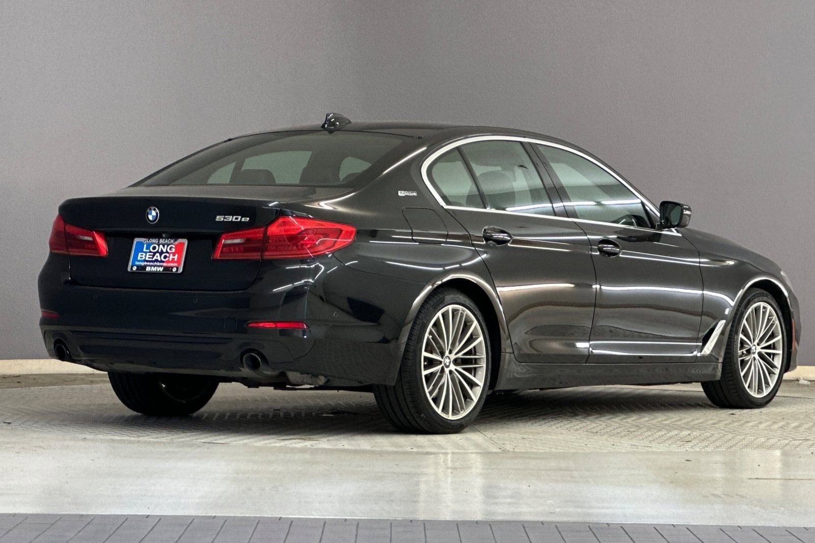 2019 BMW 530e iPerformance photo 3