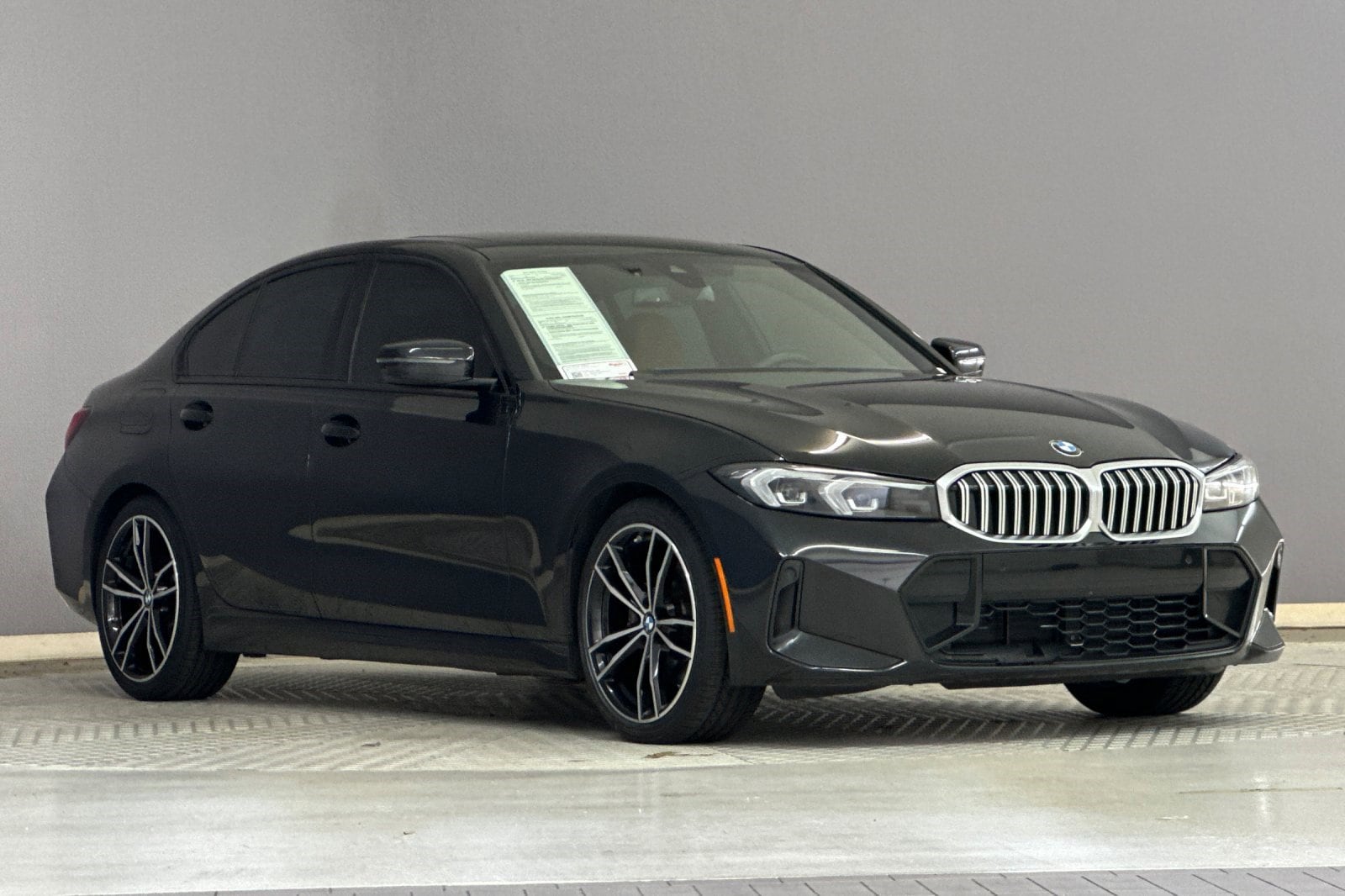 2023 BMW 330i photo 4