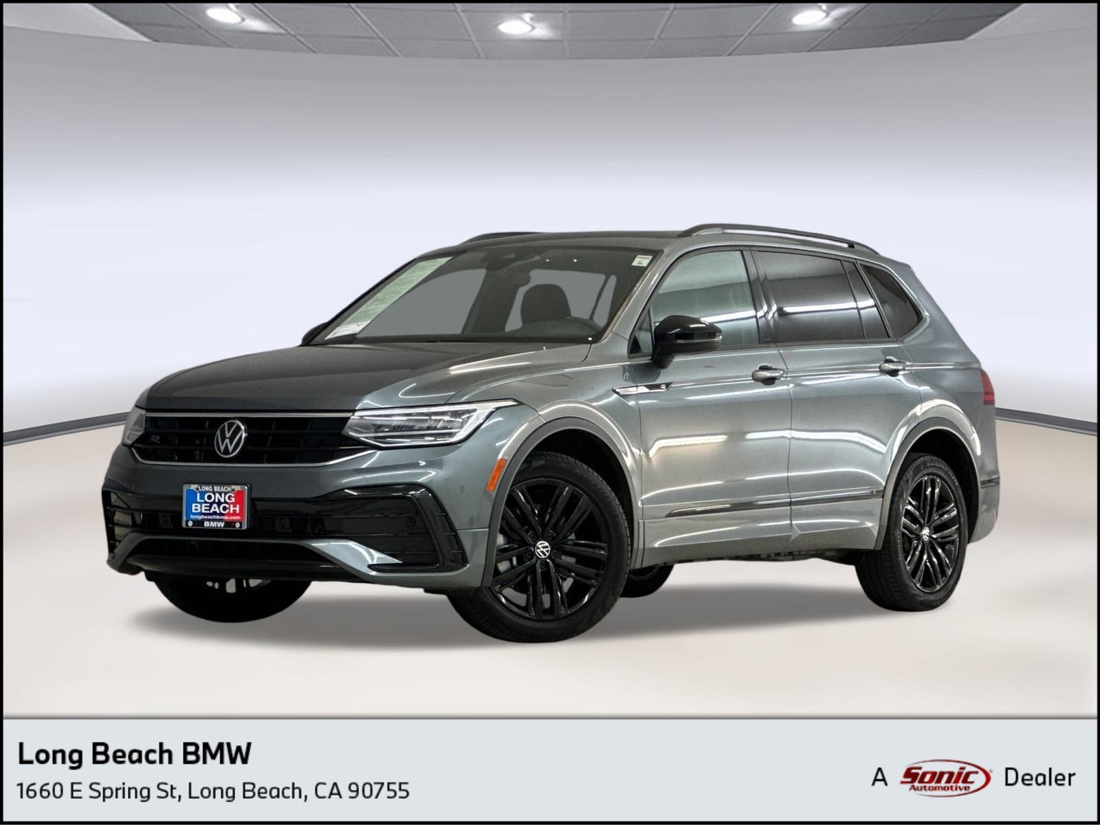 2022 Volkswagen Tiguan SE R-Line Black's photo