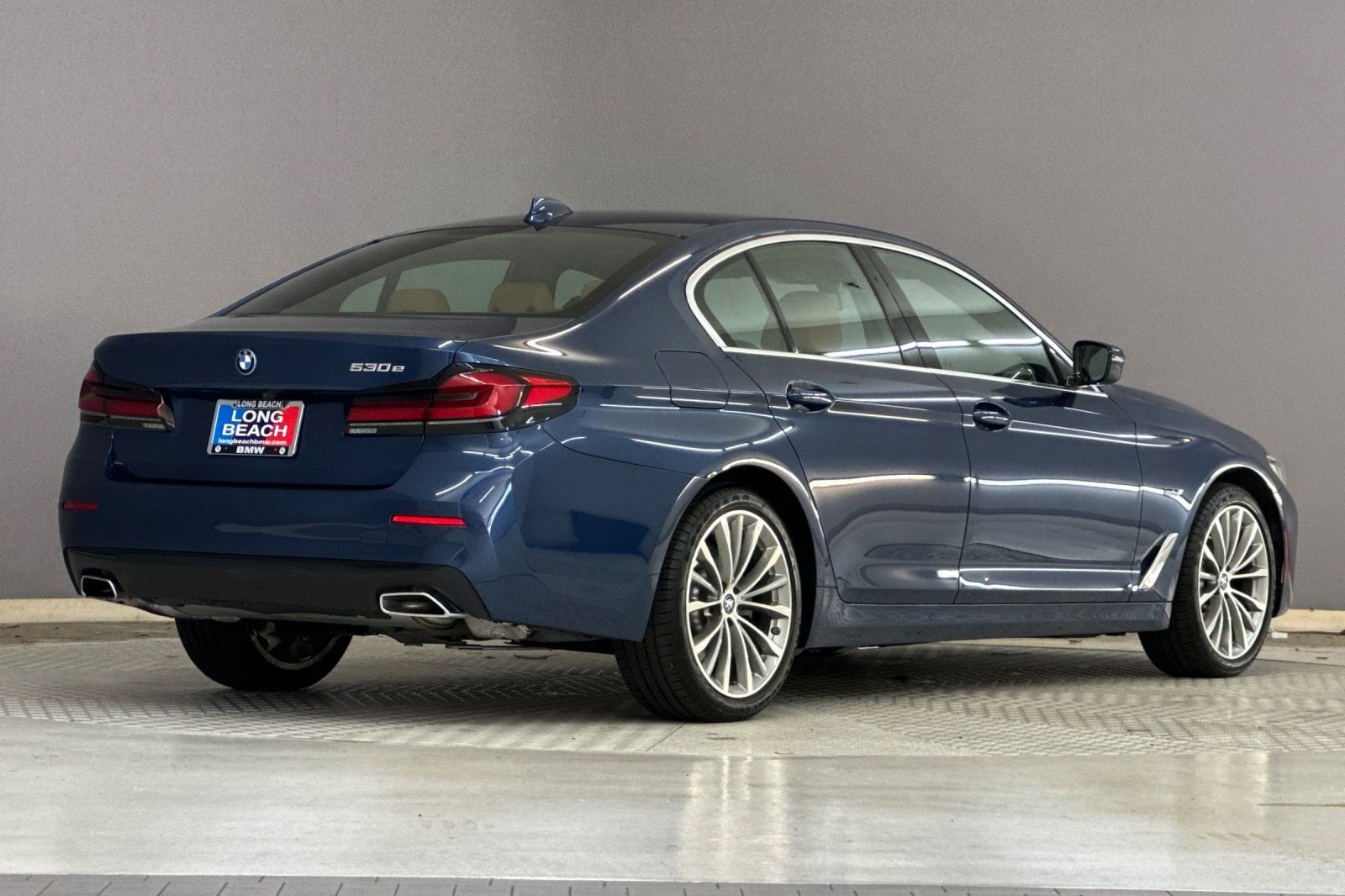 2023 BMW 530e photo 3