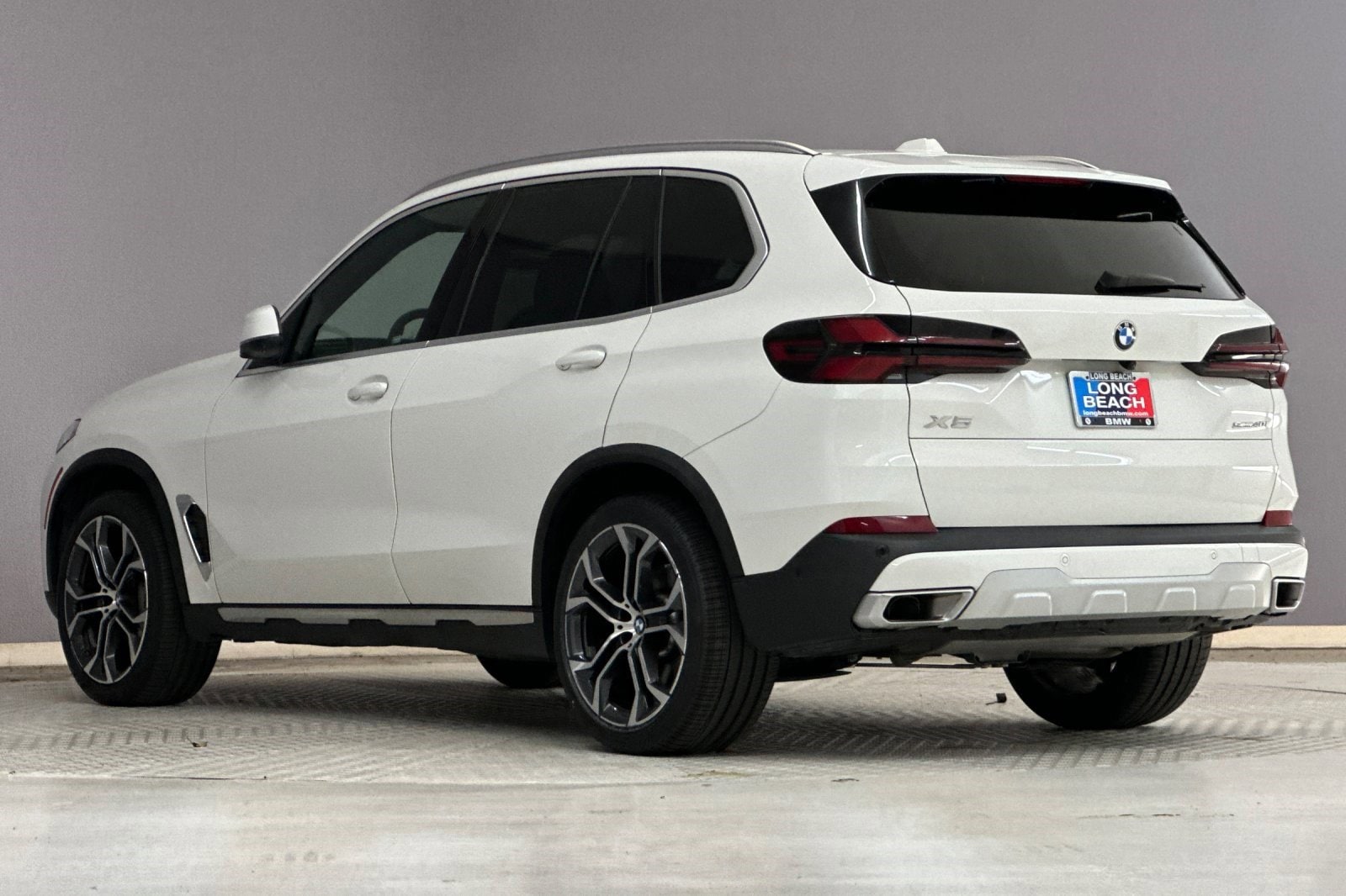 2024 BMW X5 sDrive40i photo 2