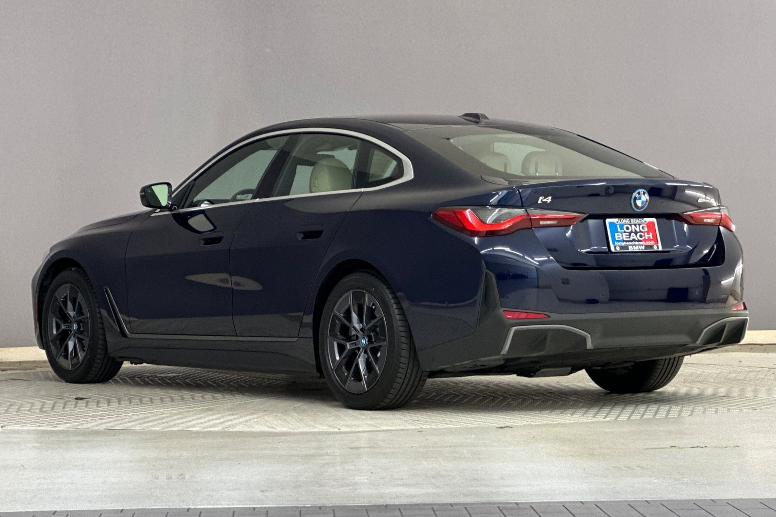 2023 BMW i4 eDrive35 photo 2