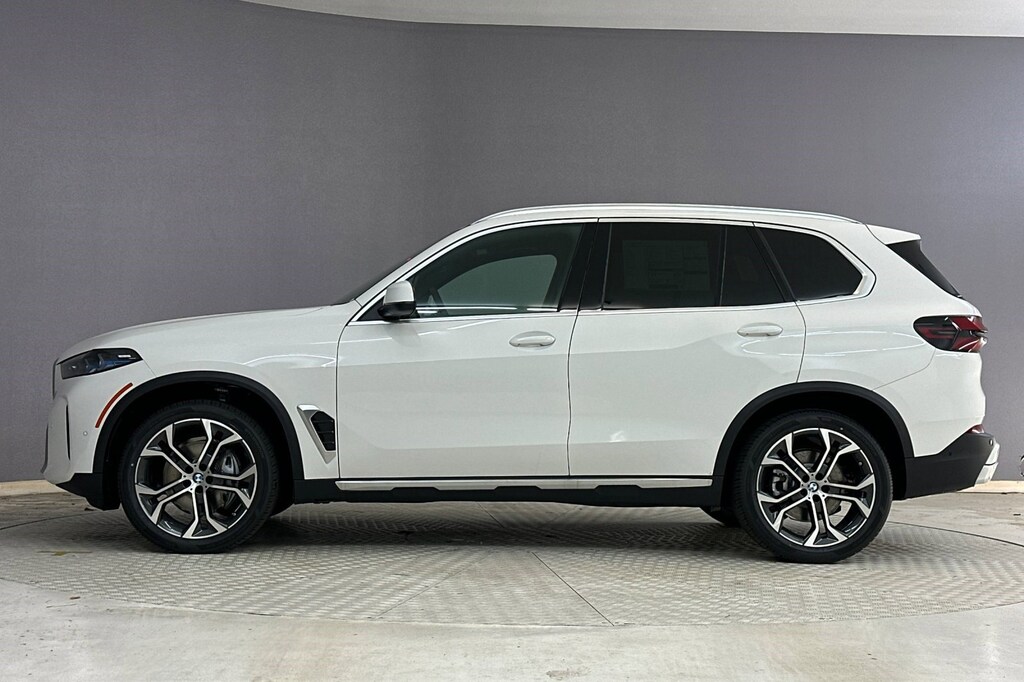 New 2026 BMW X5 sDrive40i SUV