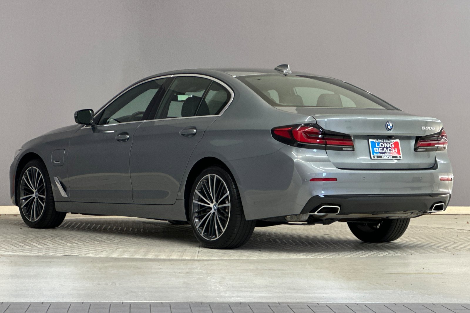 2023 Bmw 530e Sedan photo 3