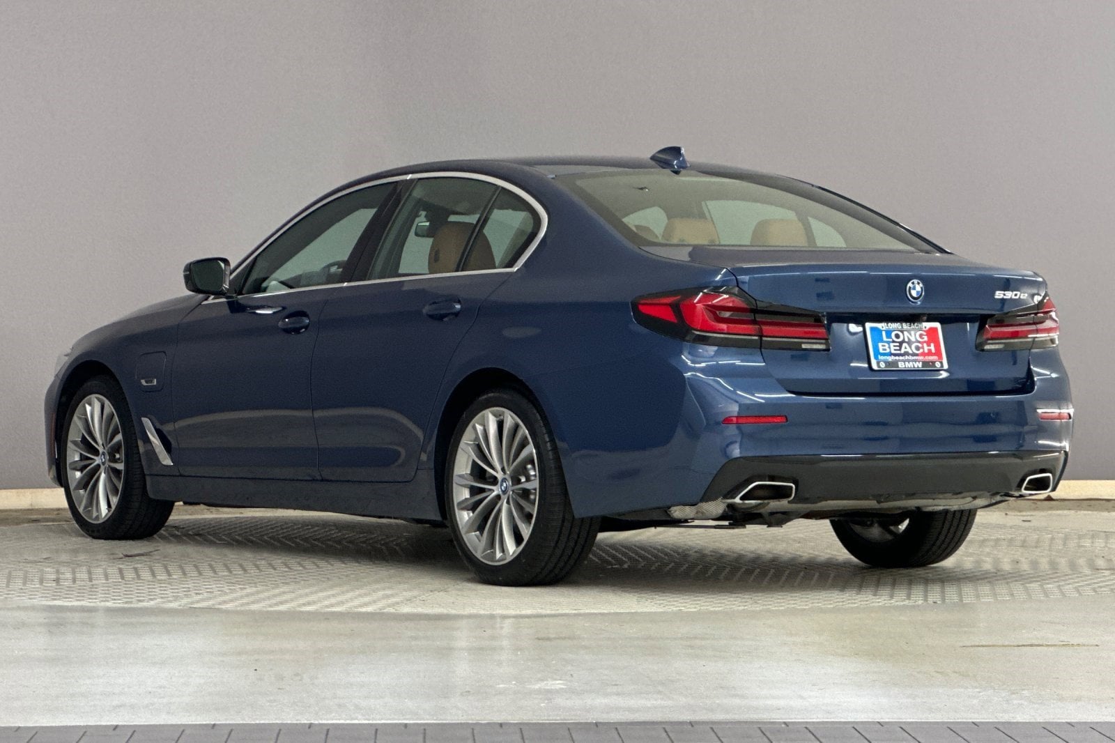 2023 BMW 530e photo 2