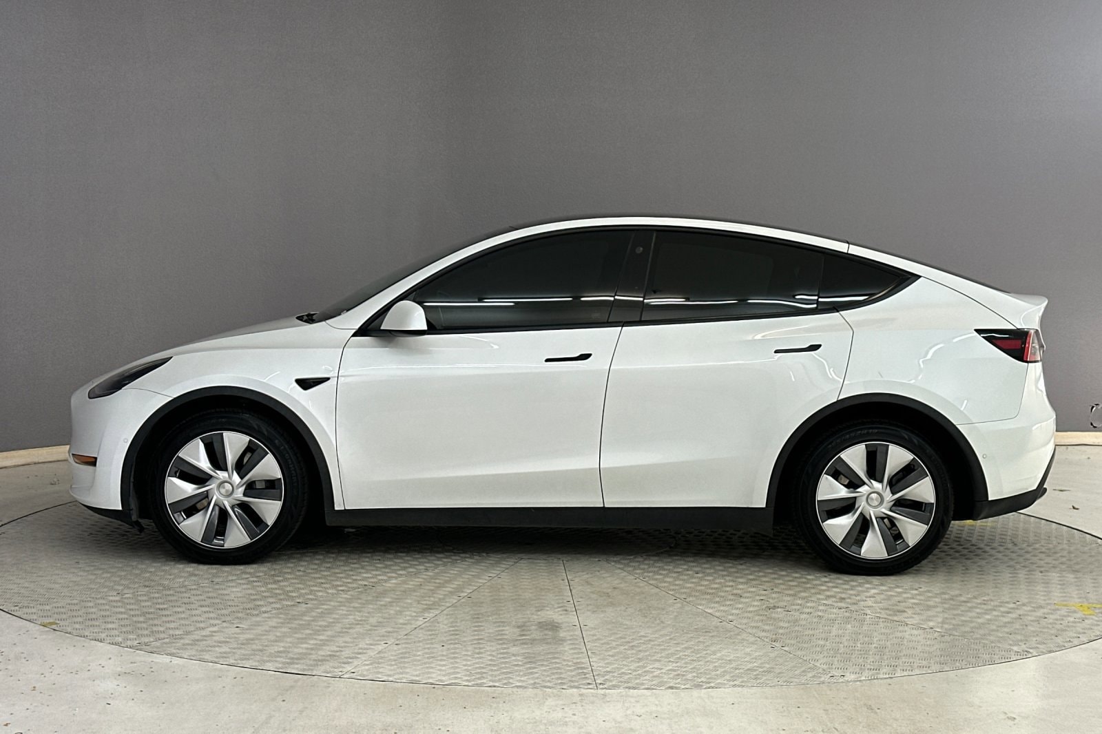 Used 2021 Tesla Model Y Long Range with VIN 5YJYGDEE9MF083302 for sale in Long Beach, CA