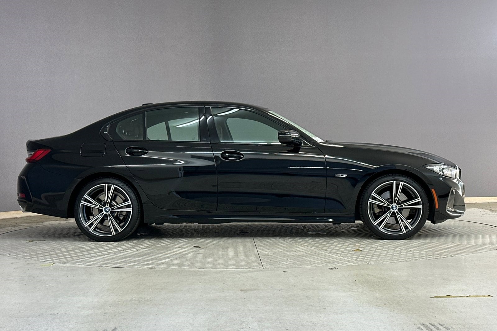 2023 BMW 330e photo 6