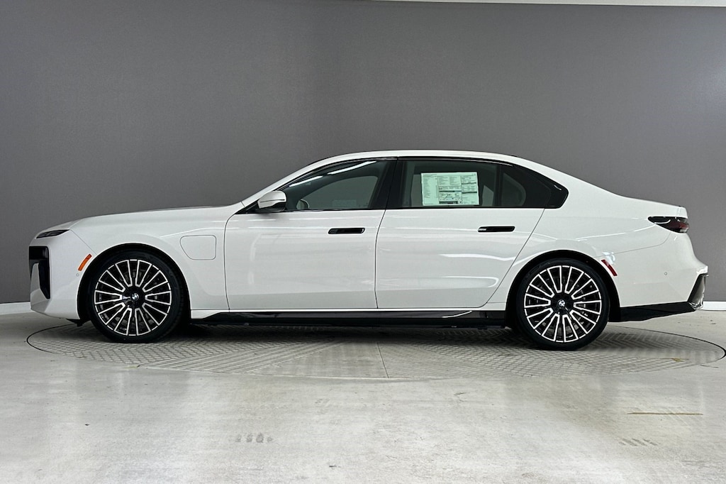 New 2026 BMW 750e xDrive Sedan
