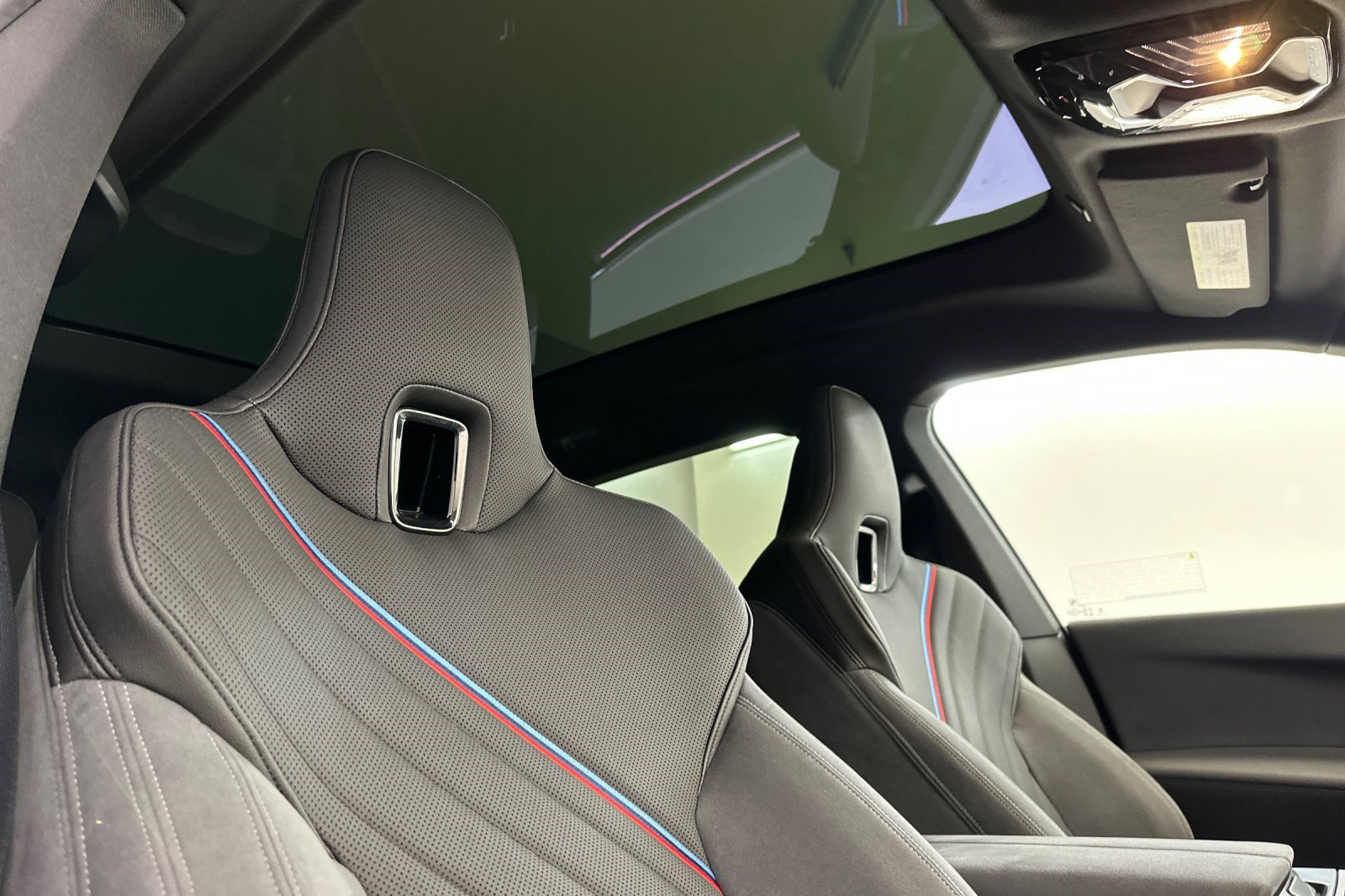 2026 BMW iX 45 - Photo 15