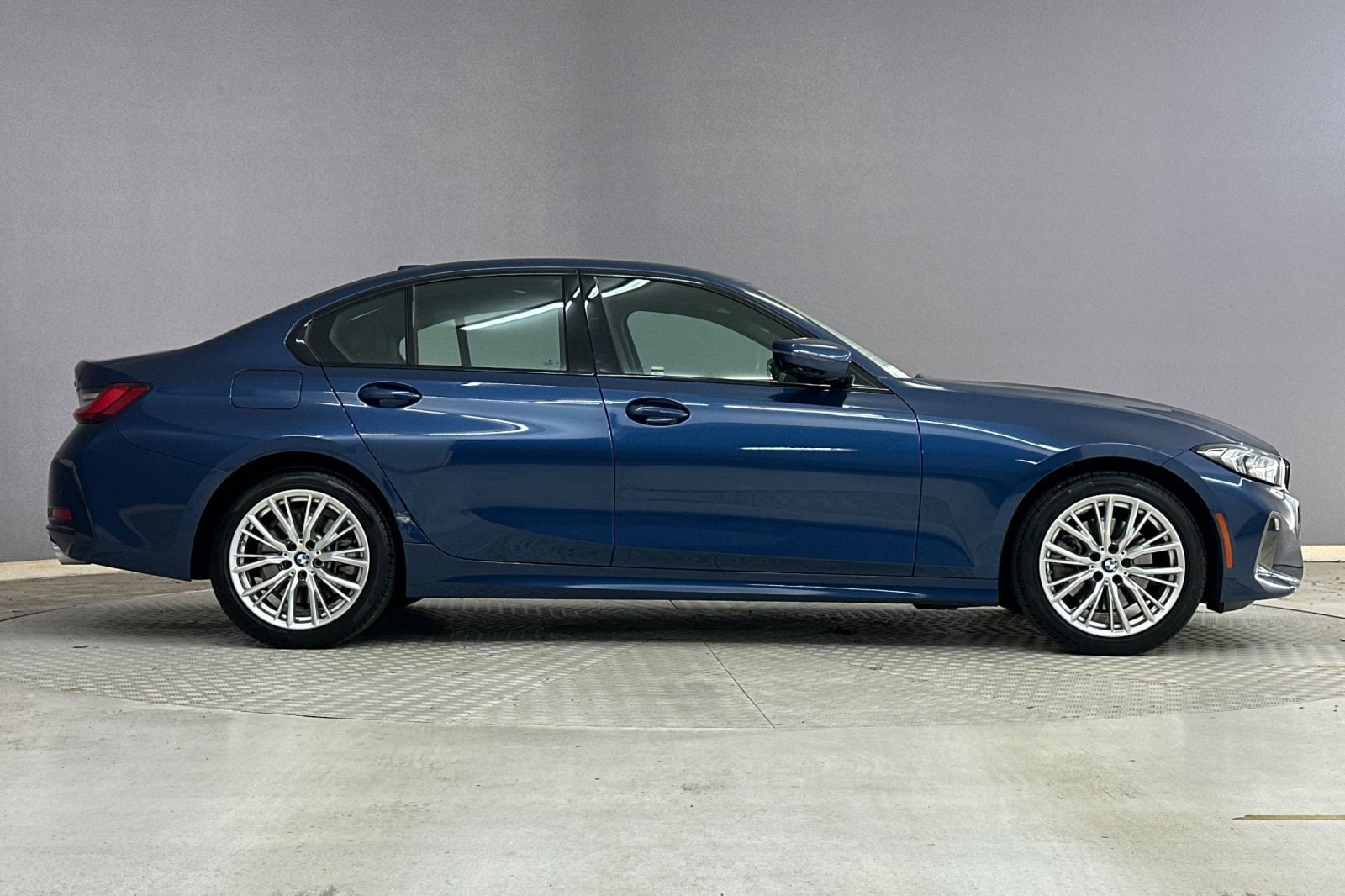 2023 BMW 330i photo 6