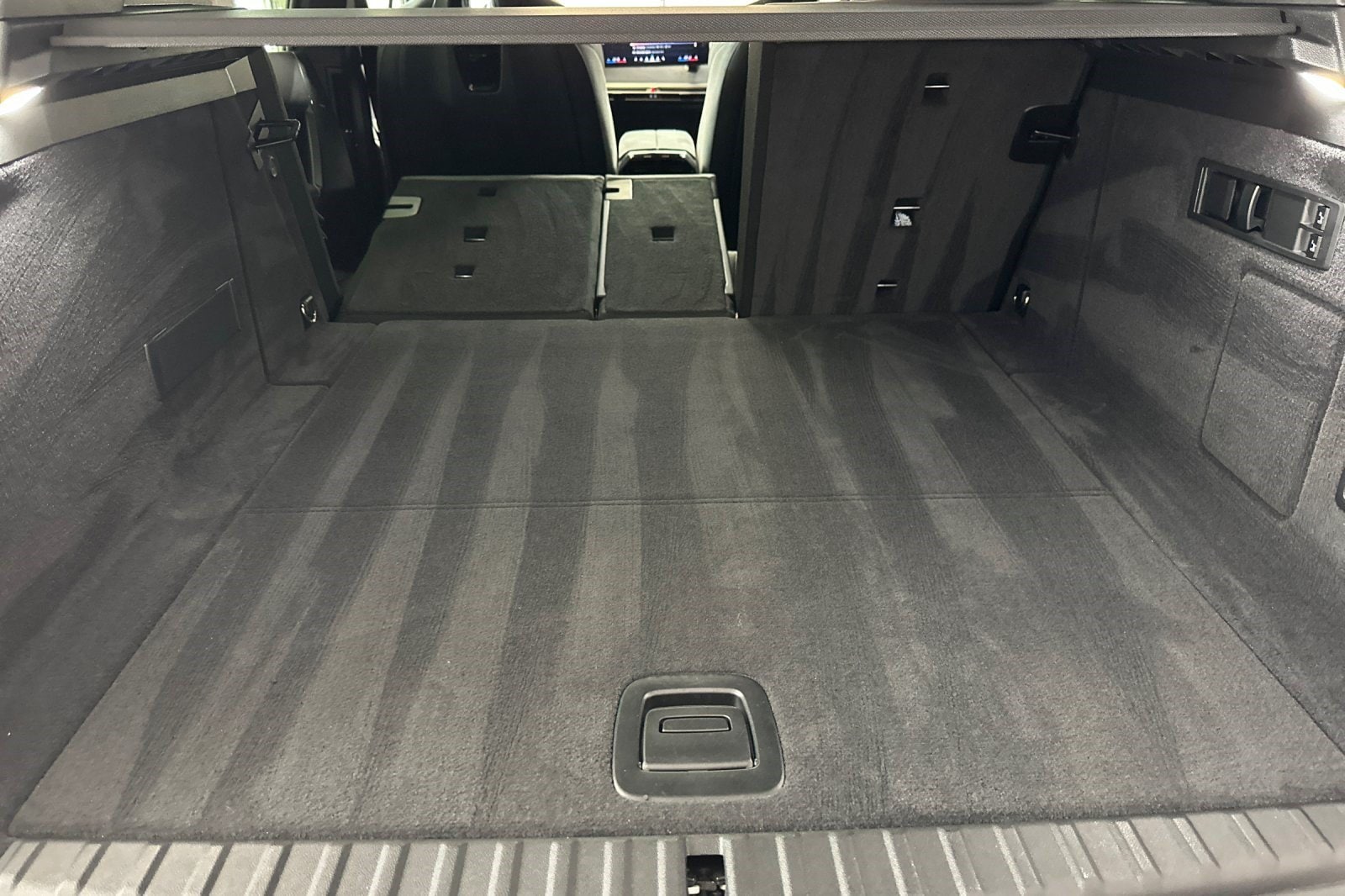 2026 BMW iX 45 - Photo 33