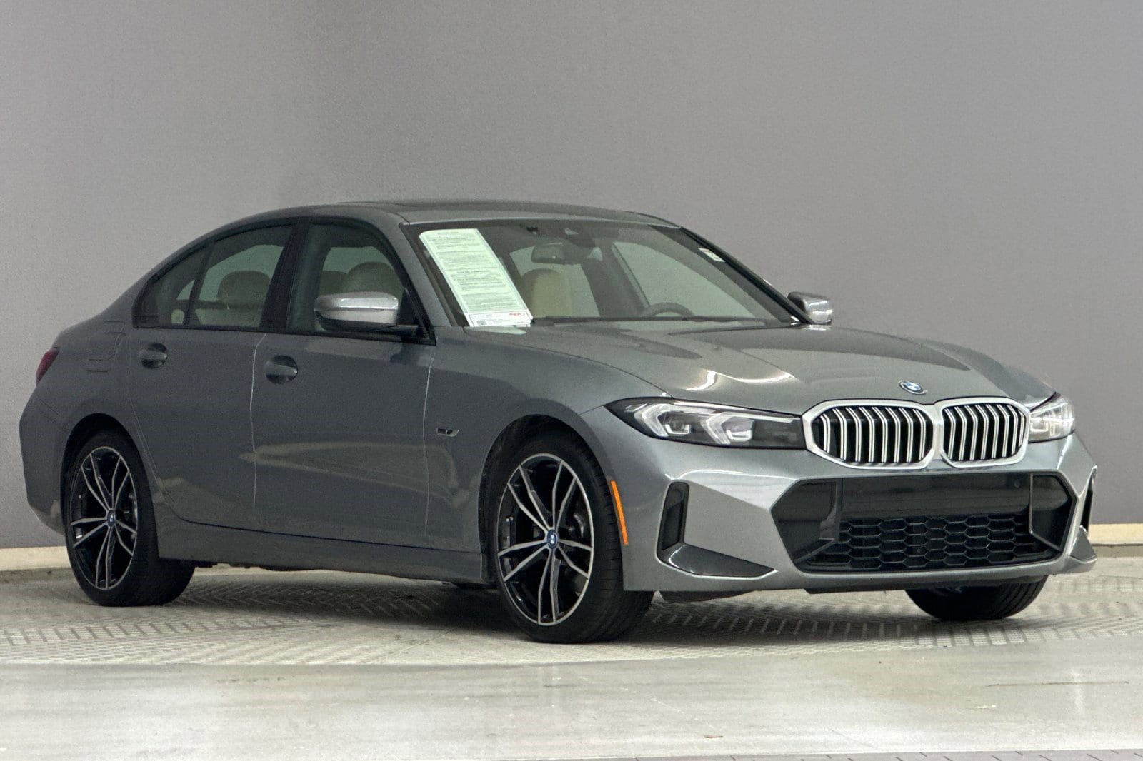 2023 BMW 330e photo 5