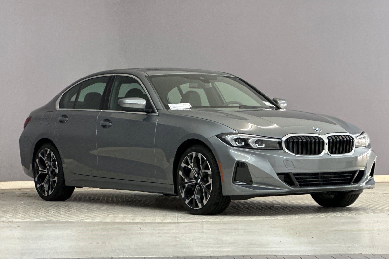 2025 BMW 330i photo 5